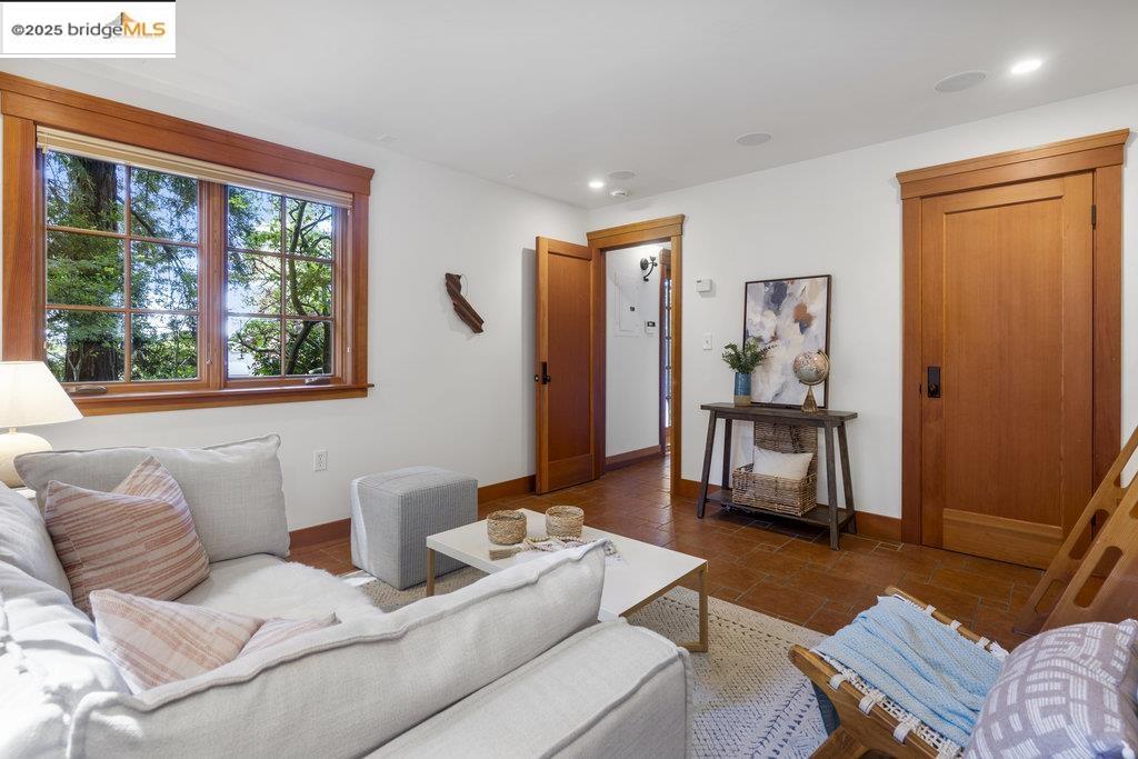 Detail Gallery Image 36 of 53 For 1125 Keith Avenue, Berkeley,  CA 94708 - 3 Beds | 2/1 Baths