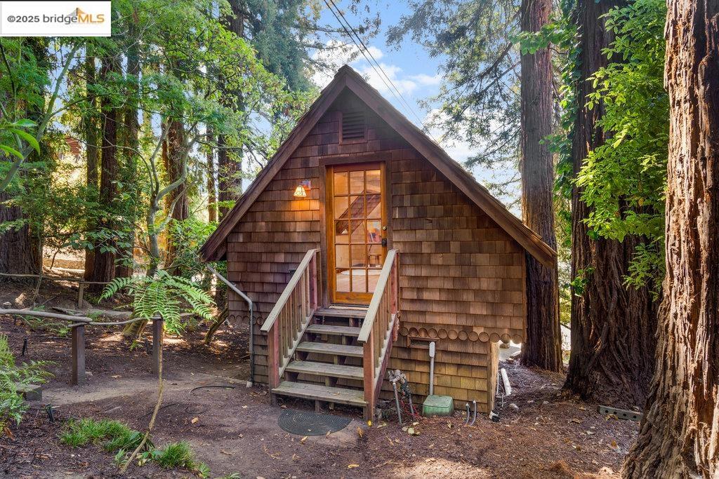 Detail Gallery Image 44 of 53 For 1125 Keith Avenue, Berkeley,  CA 94708 - 3 Beds | 2/1 Baths