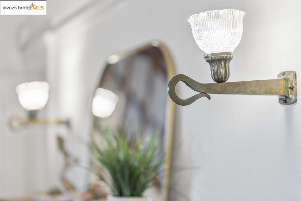 Detail Gallery Image 9 of 53 For 1125 Keith Avenue, Berkeley,  CA 94708 - 3 Beds | 2/1 Baths