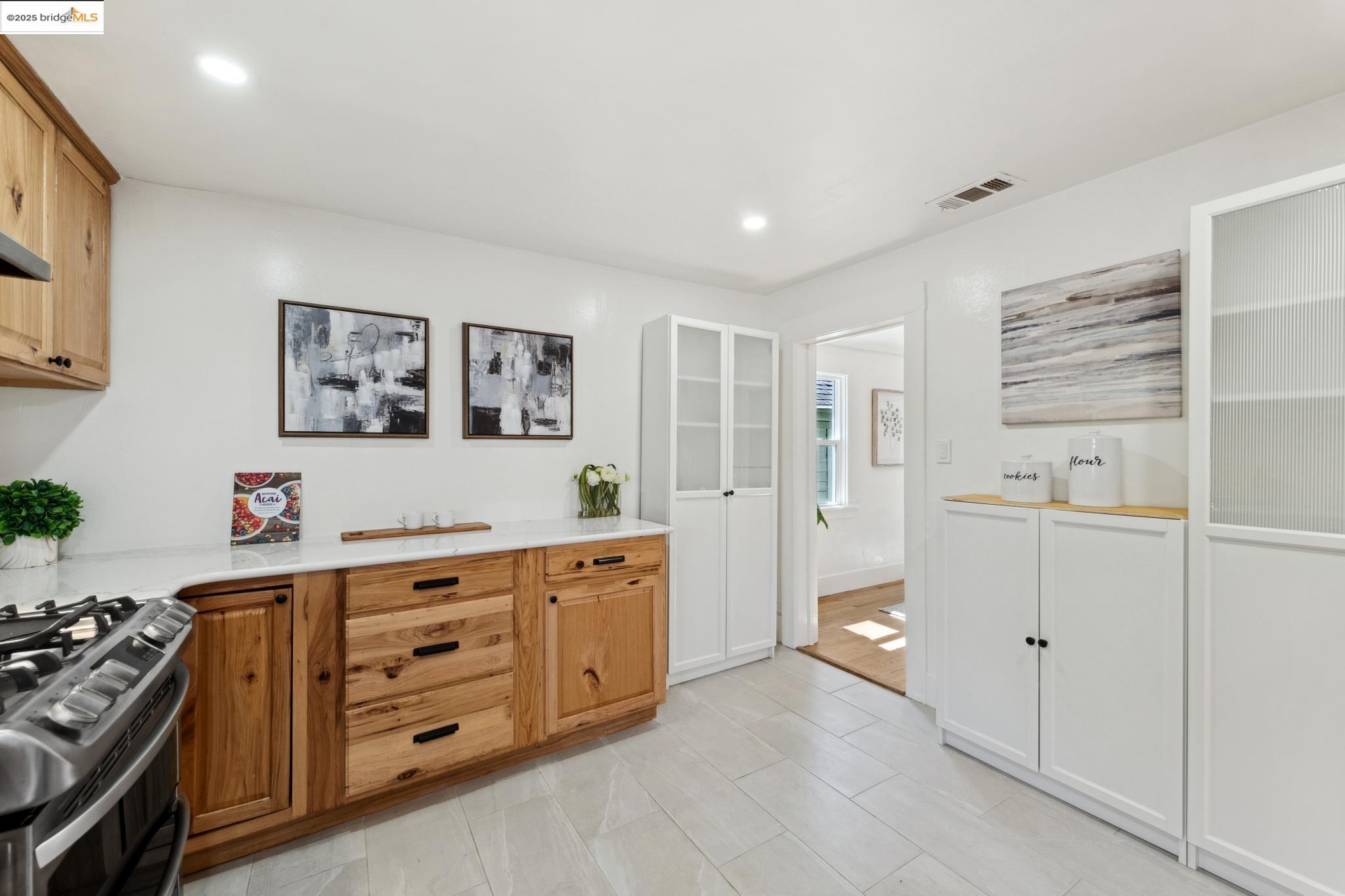 Detail Gallery Image 14 of 32 For 3226 Star Avenue, Oakland,  CA 94619 - 2 Beds | 1 Baths