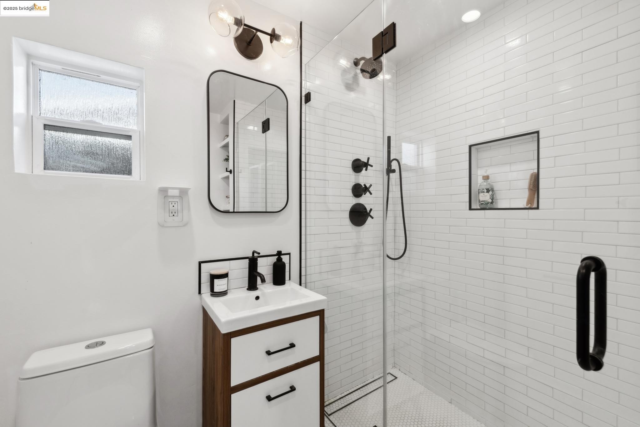Detail Gallery Image 16 of 32 For 3226 Star Avenue, Oakland,  CA 94619 - 2 Beds | 1 Baths