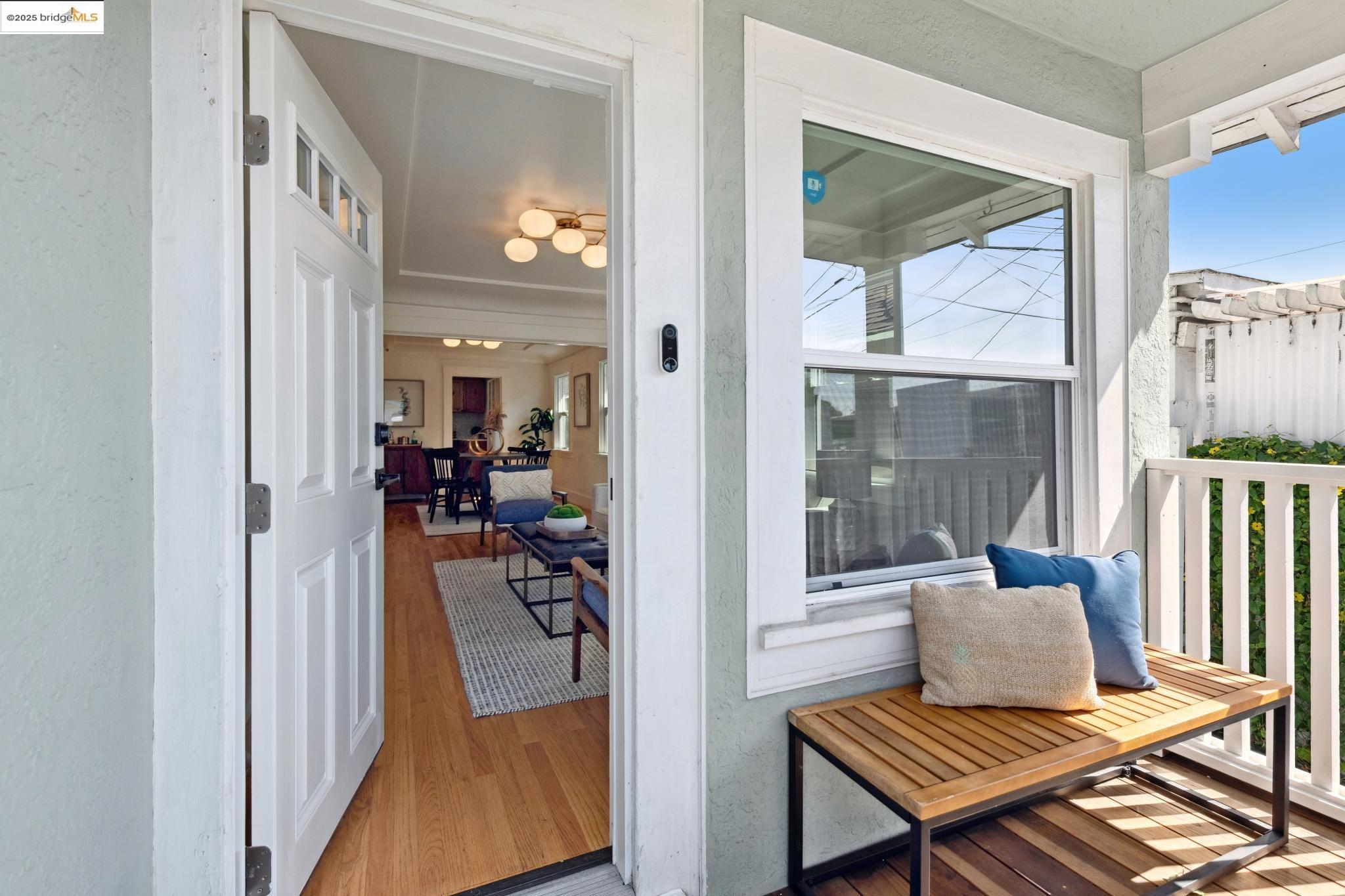 Detail Gallery Image 3 of 32 For 3226 Star Avenue, Oakland,  CA 94619 - 2 Beds | 1 Baths