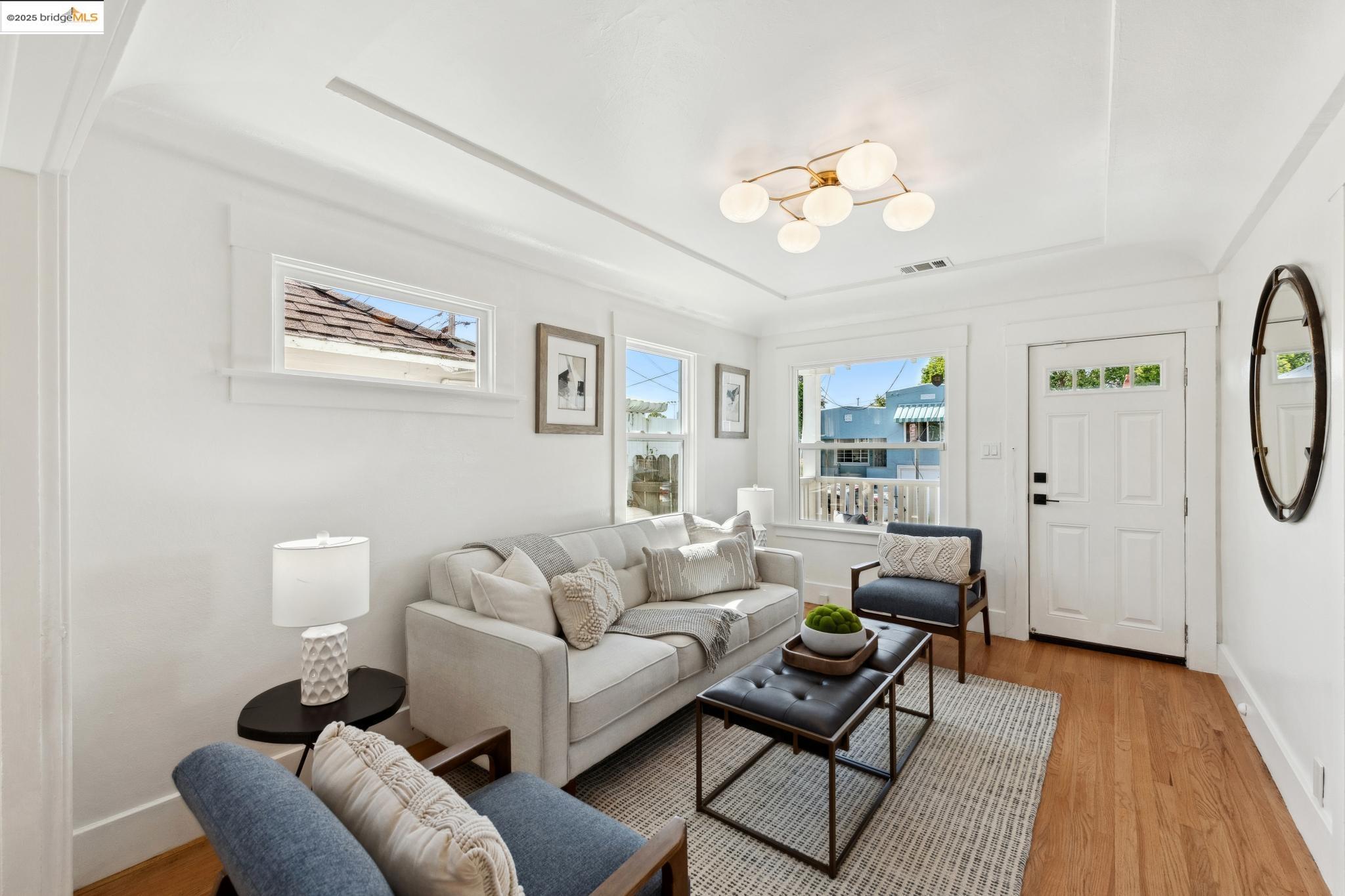 Detail Gallery Image 5 of 32 For 3226 Star Avenue, Oakland,  CA 94619 - 2 Beds | 1 Baths