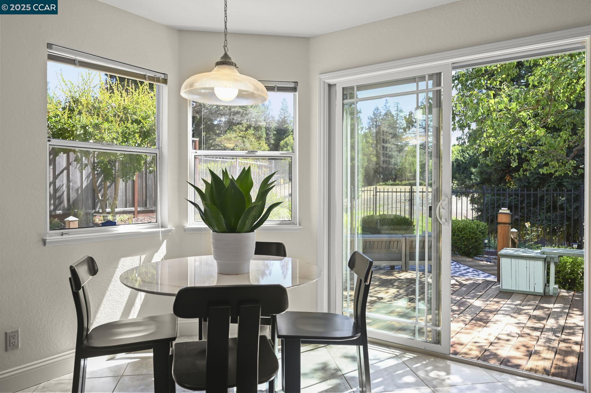 Detail Gallery Image 13 of 42 For 1020 Canyon Hills Road, San Ramon,  CA 94582 - 4 Beds | 2/1 Baths