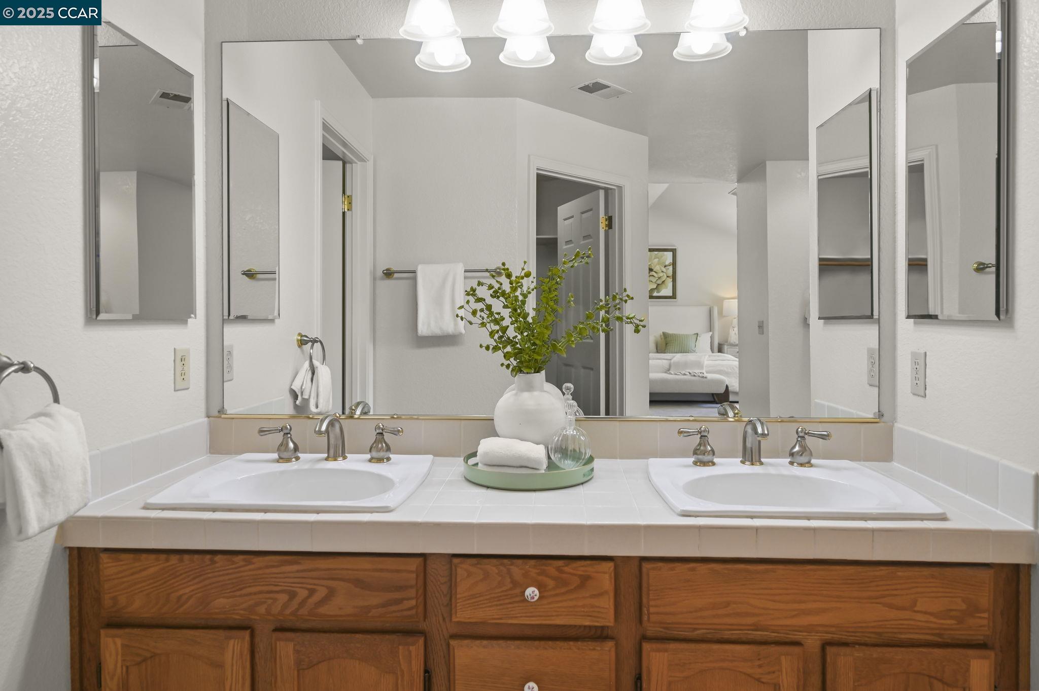 Detail Gallery Image 26 of 42 For 1020 Canyon Hills Road, San Ramon,  CA 94582 - 4 Beds | 2/1 Baths