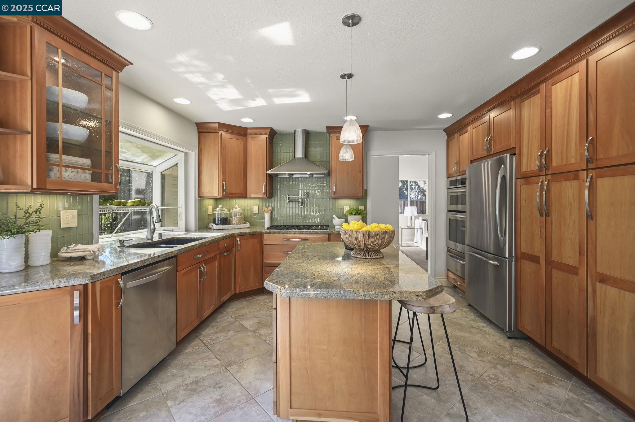 Detail Gallery Image 8 of 42 For 1020 Canyon Hills Road, San Ramon,  CA 94582 - 4 Beds | 2/1 Baths