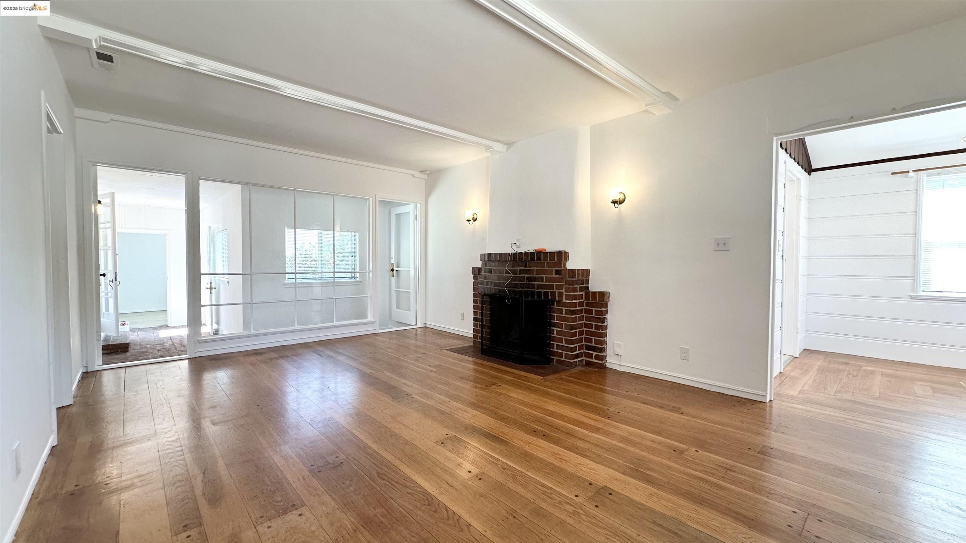 Detail Gallery Image 2 of 36 For High St, Oakland,  CA 94619 - 2 Beds | 1 Baths