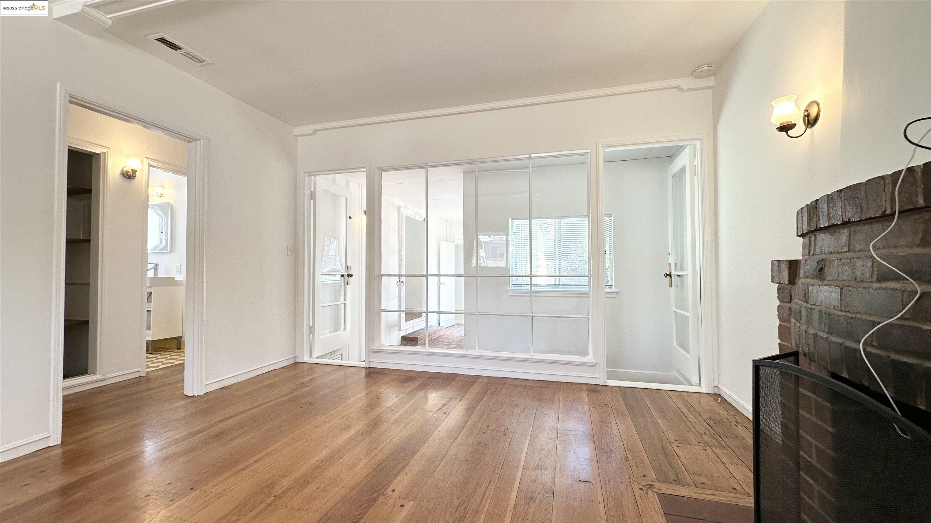 Detail Gallery Image 11 of 36 For High St, Oakland,  CA 94619 - 2 Beds | 1 Baths