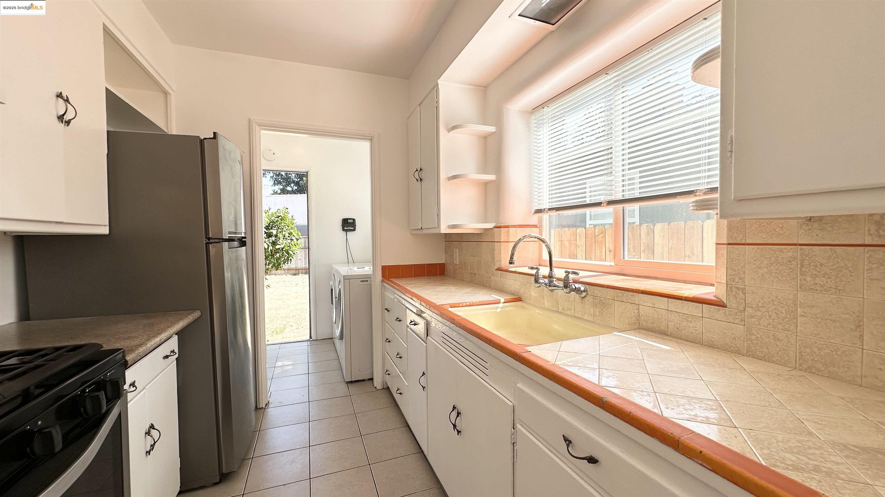 Detail Gallery Image 12 of 36 For High St, Oakland,  CA 94619 - 2 Beds | 1 Baths