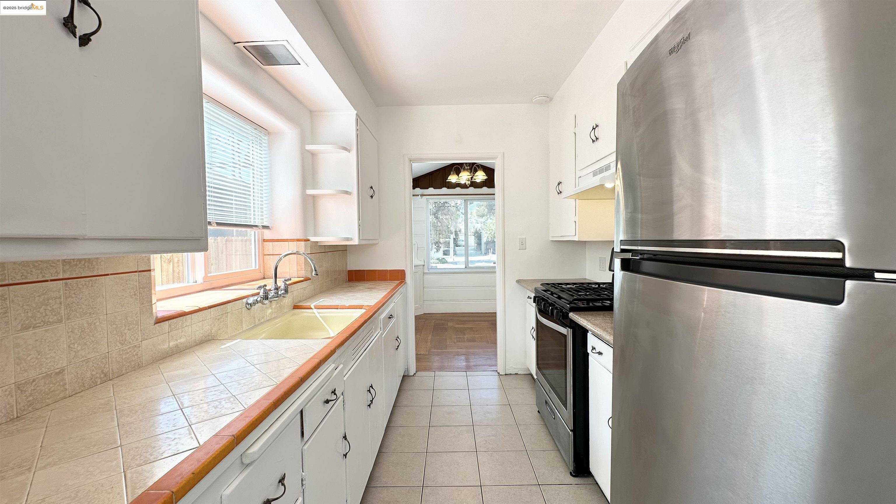 Detail Gallery Image 14 of 36 For High St, Oakland,  CA 94619 - 2 Beds | 1 Baths