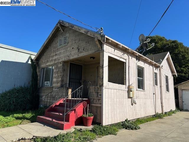 Detail Gallery Image 12 of 14 For 1024 50th Ave, Oakland,  CA 94601 - 2 Beds | 1 Baths