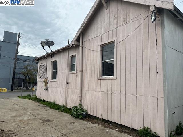 Detail Gallery Image 3 of 14 For 1024 50th Ave, Oakland,  CA 94601 - 2 Beds | 1 Baths