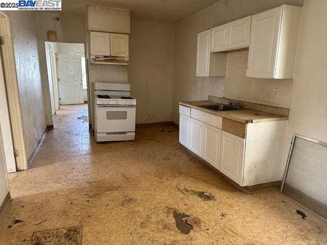 Detail Gallery Image 9 of 14 For 1024 50th Ave, Oakland,  CA 94601 - 2 Beds | 1 Baths
