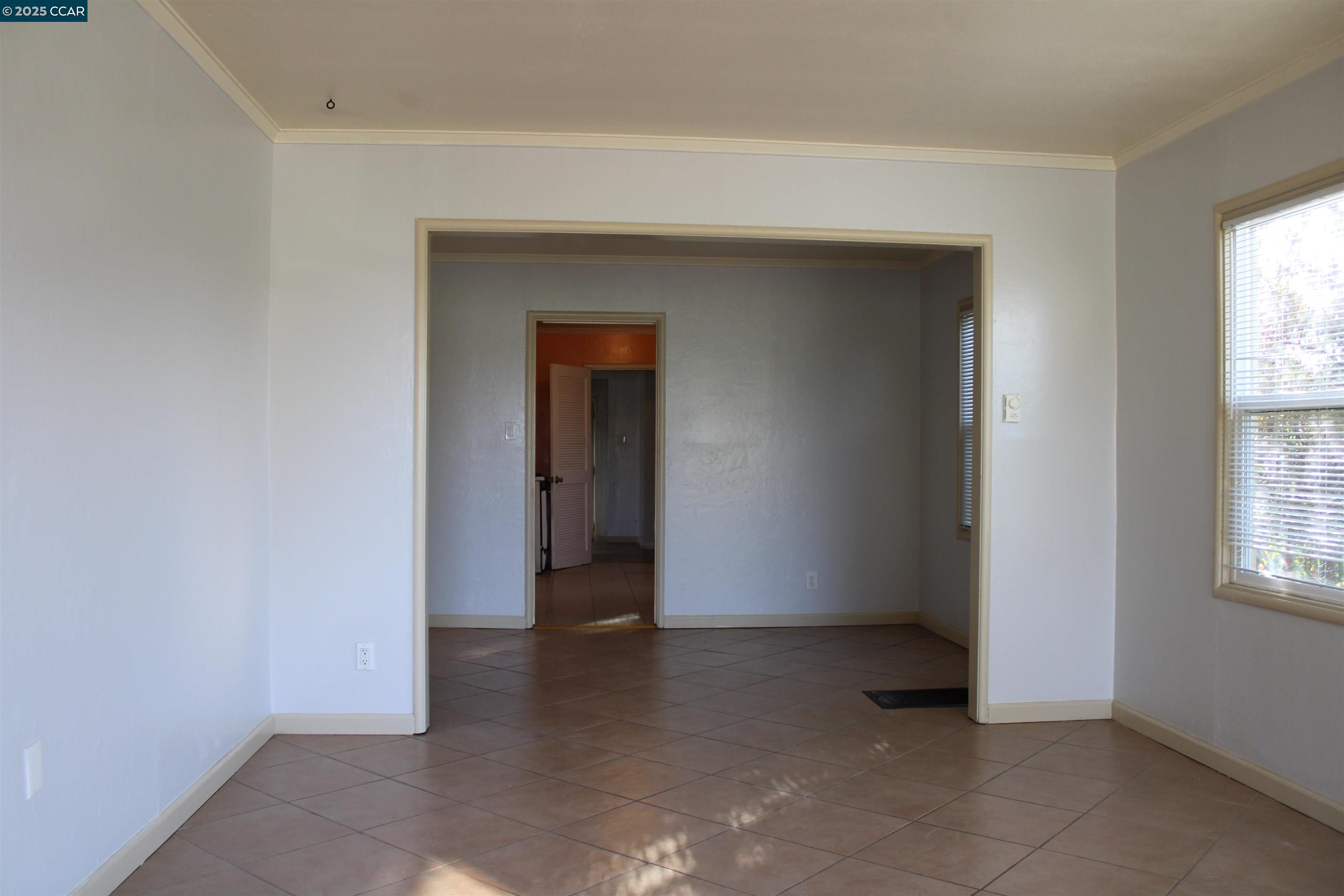Detail Gallery Image 2 of 14 For 2910 Clinton Ave, Richmond,  CA 94804 - 3 Beds | 1 Baths