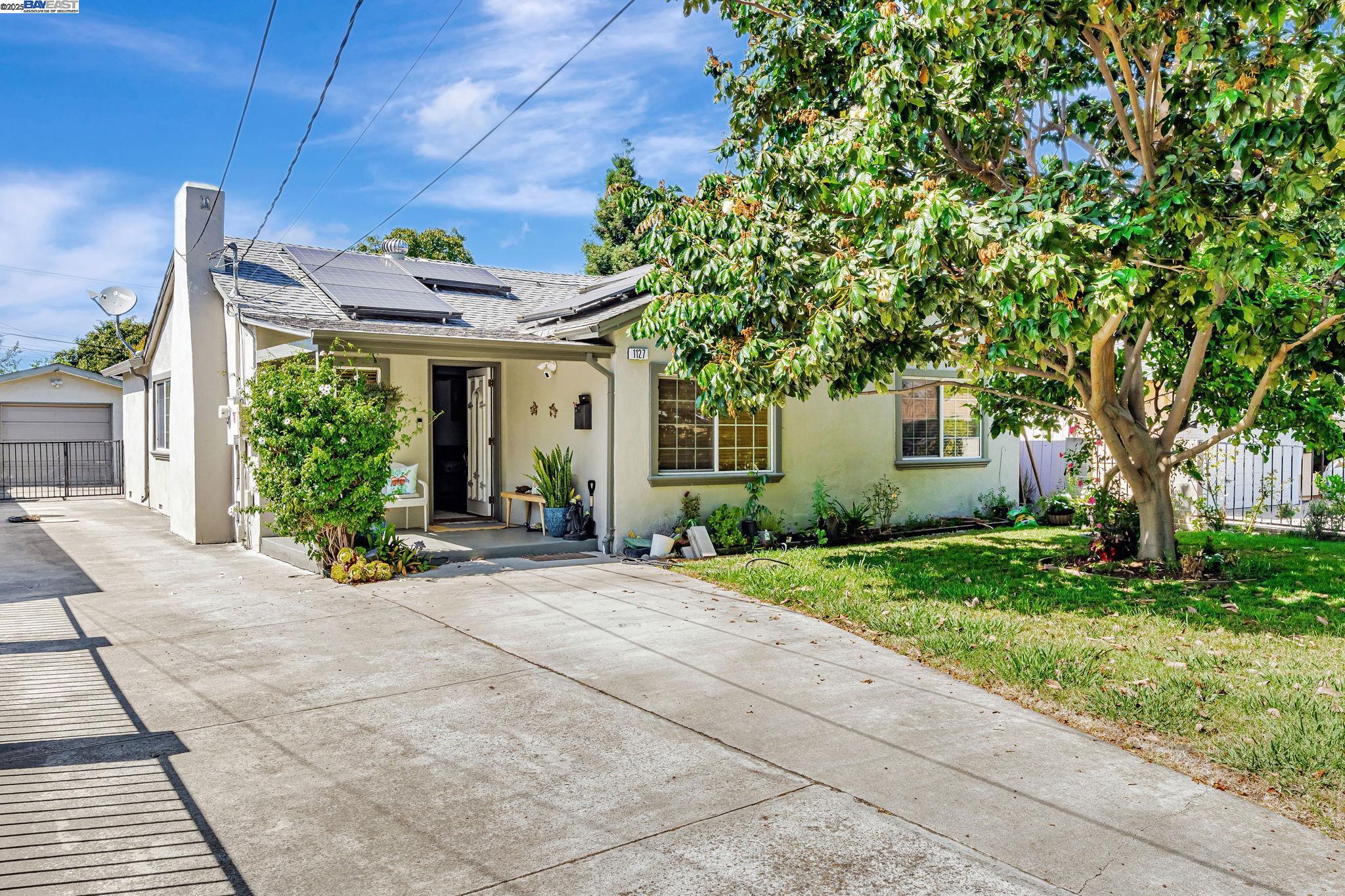 Detail Gallery Image 2 of 27 For 1127 Madera Ave, Menlo Park,  CA 94025 - 3 Beds | 2 Baths