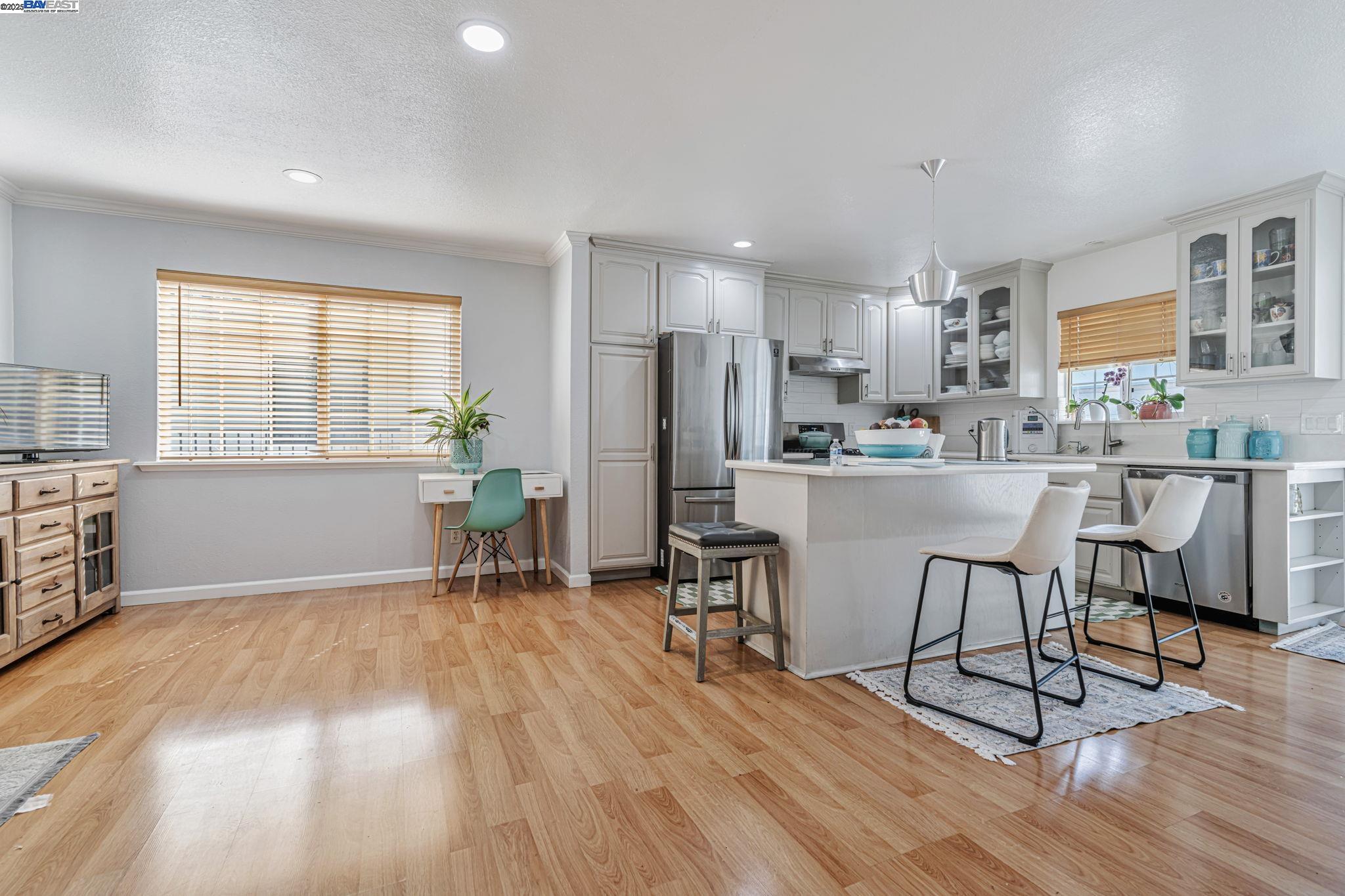 Detail Gallery Image 11 of 27 For 1127 Madera Ave, Menlo Park,  CA 94025 - 3 Beds | 2 Baths
