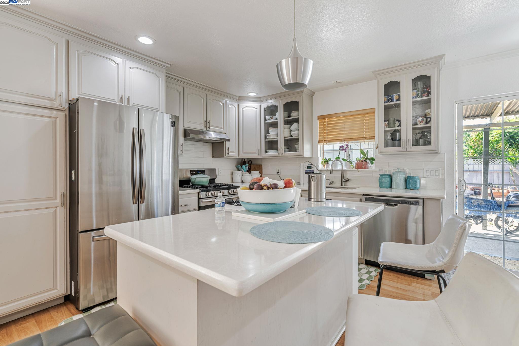 Detail Gallery Image 13 of 27 For 1127 Madera Ave, Menlo Park,  CA 94025 - 3 Beds | 2 Baths