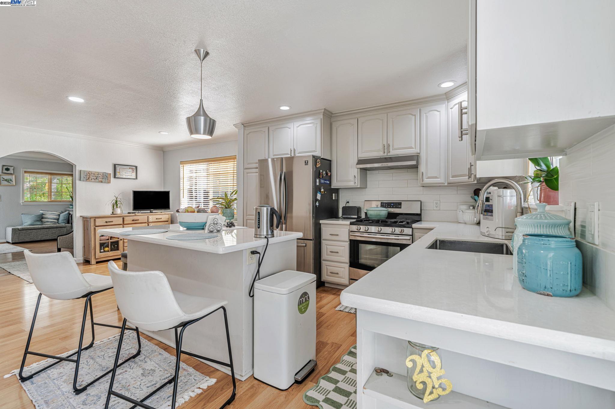 Detail Gallery Image 16 of 27 For 1127 Madera Ave, Menlo Park,  CA 94025 - 3 Beds | 2 Baths