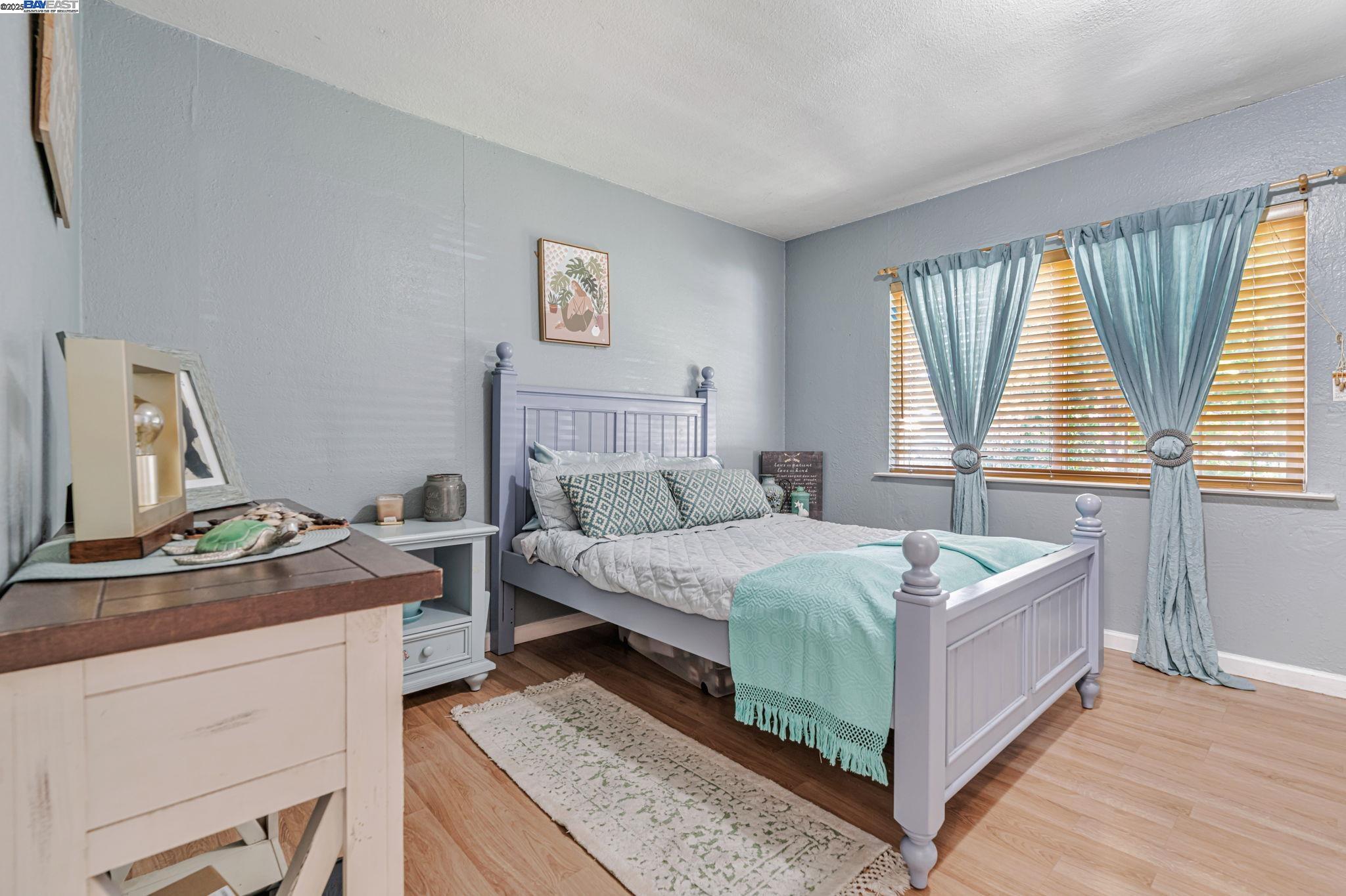 Detail Gallery Image 20 of 27 For 1127 Madera Ave, Menlo Park,  CA 94025 - 3 Beds | 2 Baths
