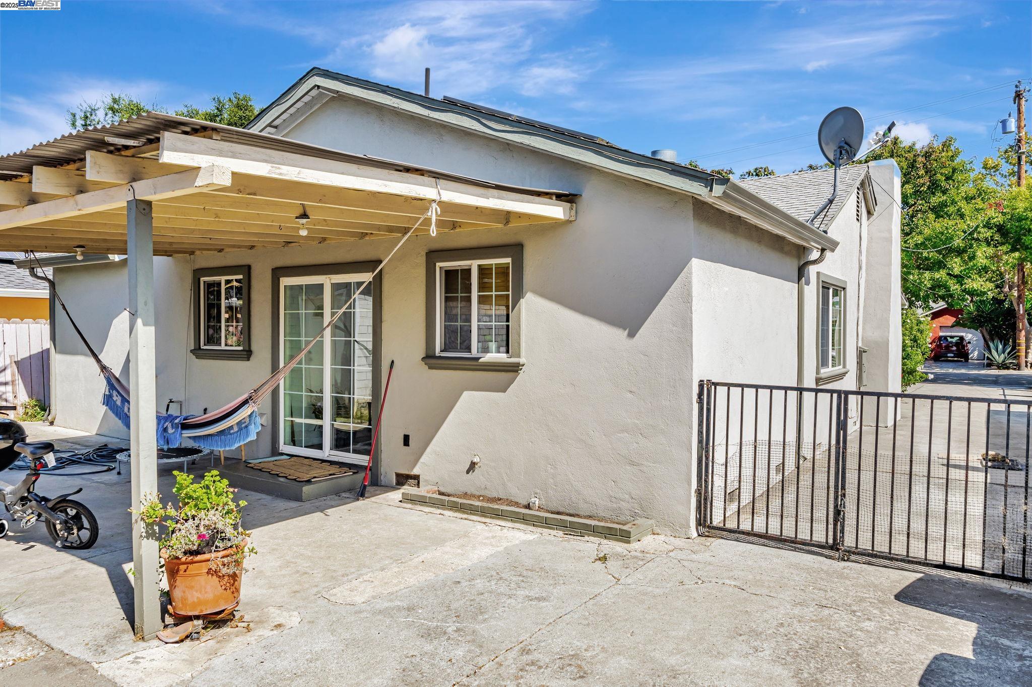 Detail Gallery Image 25 of 27 For 1127 Madera Ave, Menlo Park,  CA 94025 - 3 Beds | 2 Baths