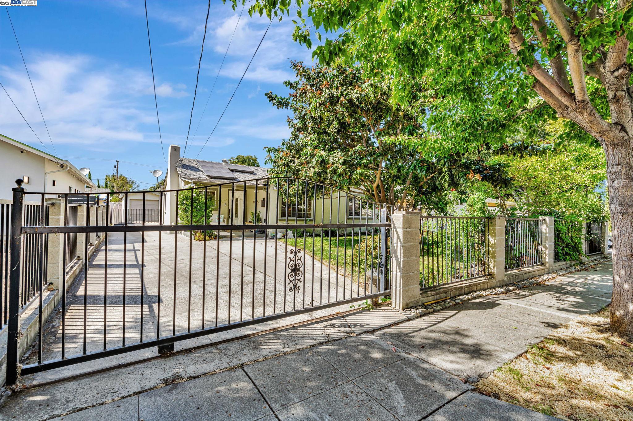 Detail Gallery Image 4 of 27 For 1127 Madera Ave, Menlo Park,  CA 94025 - 3 Beds | 2 Baths