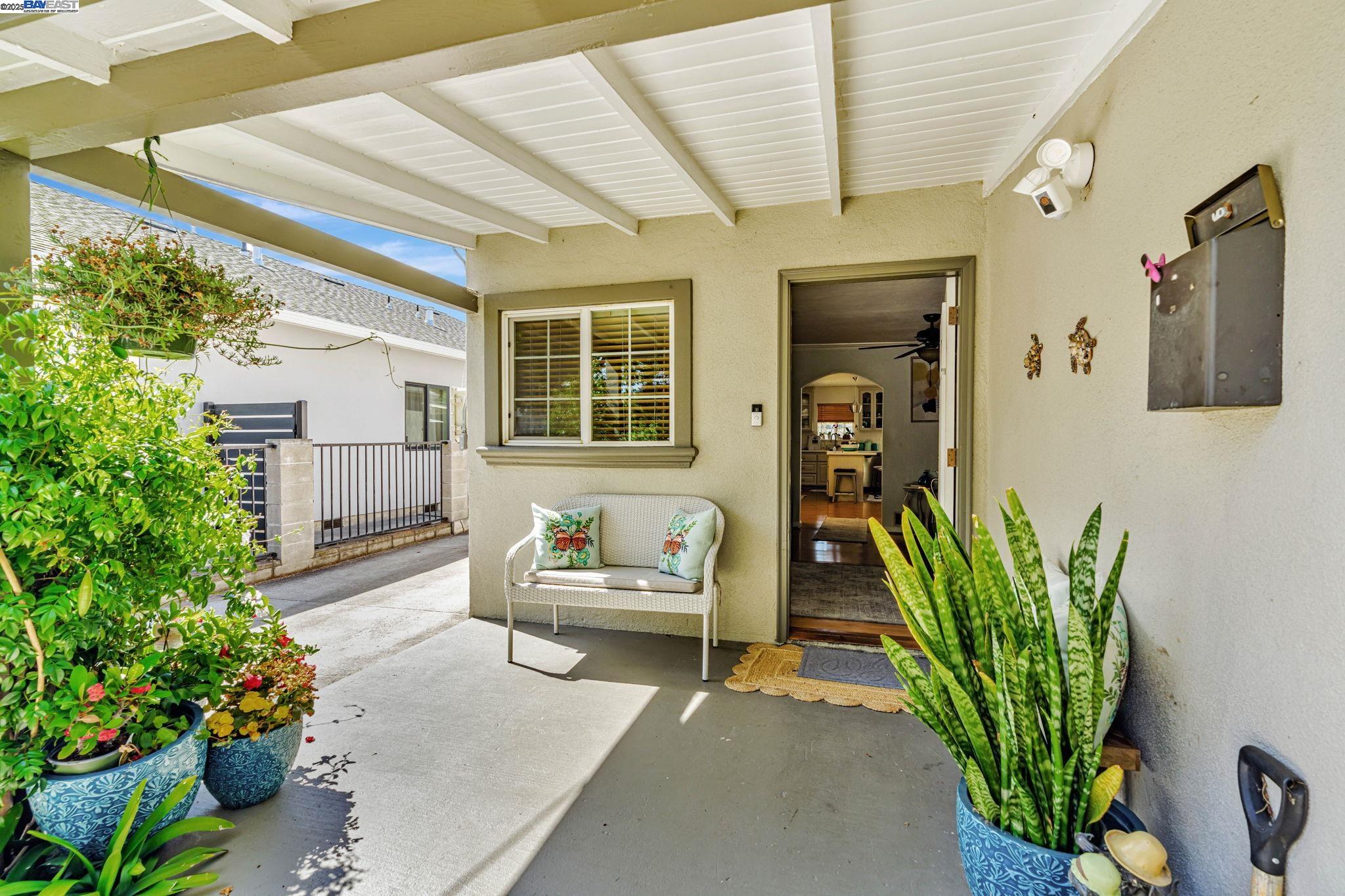 Detail Gallery Image 6 of 27 For 1127 Madera Ave, Menlo Park,  CA 94025 - 3 Beds | 2 Baths