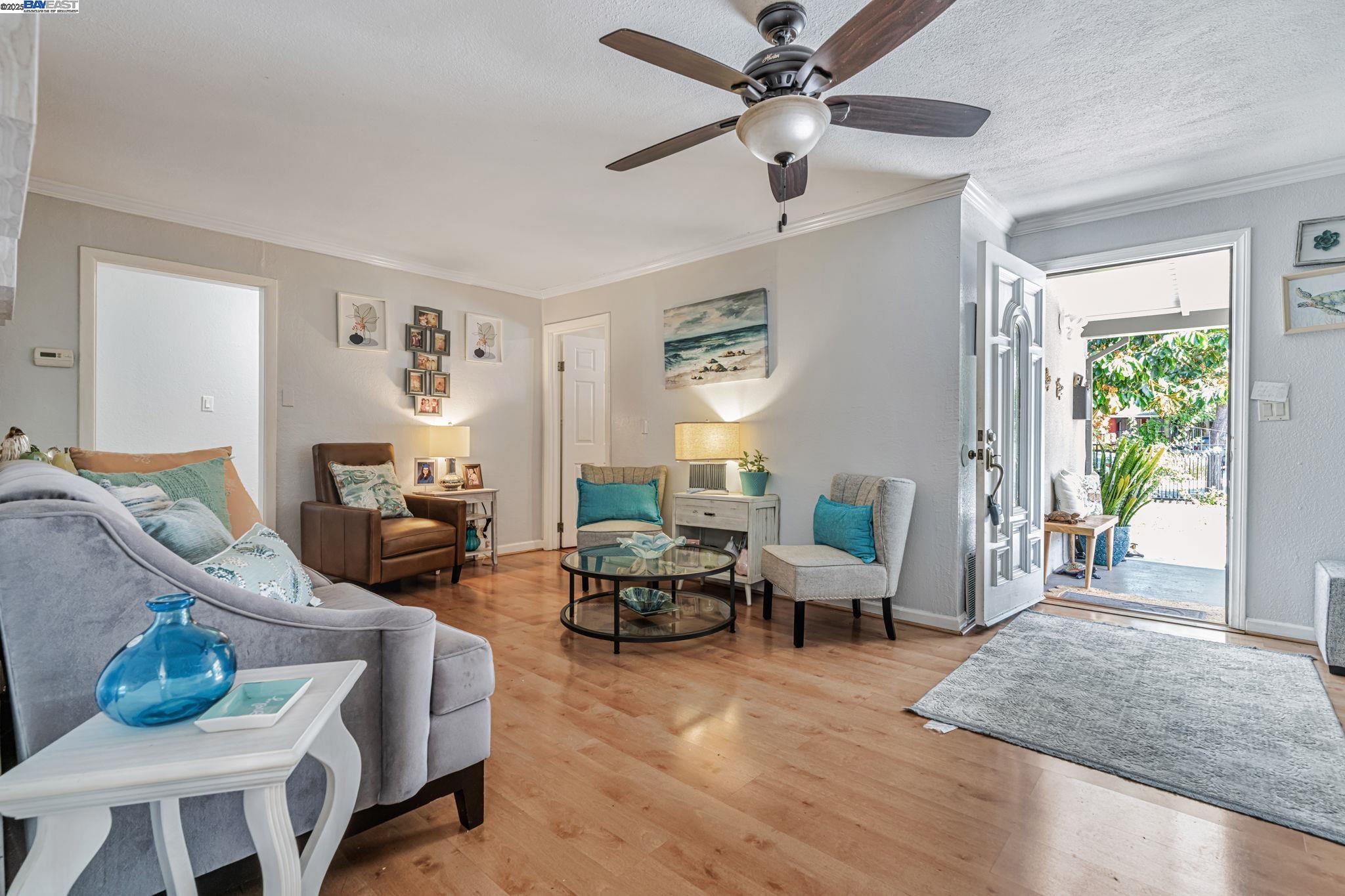 Detail Gallery Image 8 of 27 For 1127 Madera Ave, Menlo Park,  CA 94025 - 3 Beds | 2 Baths