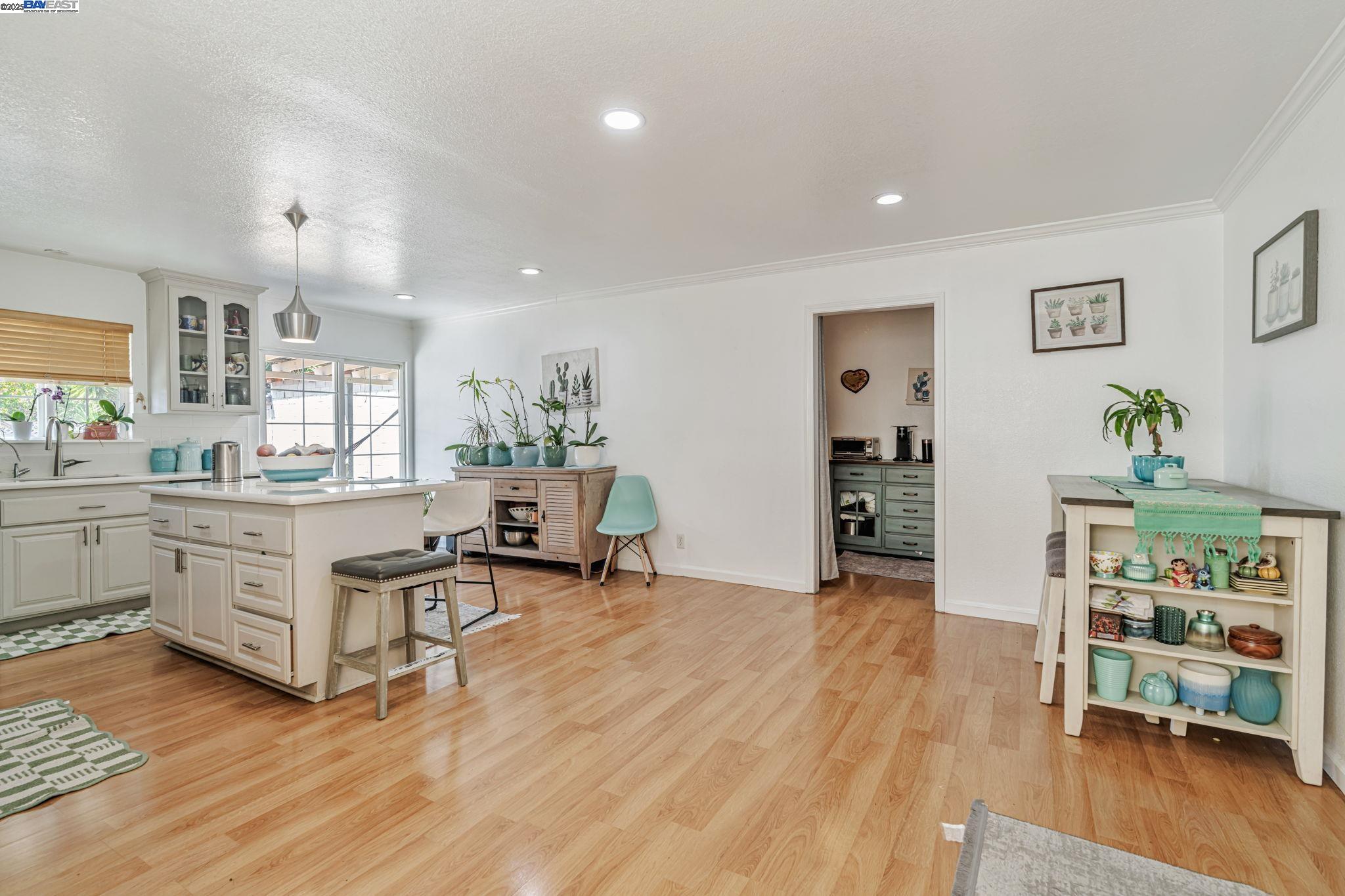 Detail Gallery Image 9 of 23 For 1127 Madera Ave, Menlo Park,  CA 94025 - 3 Beds | 2 Baths