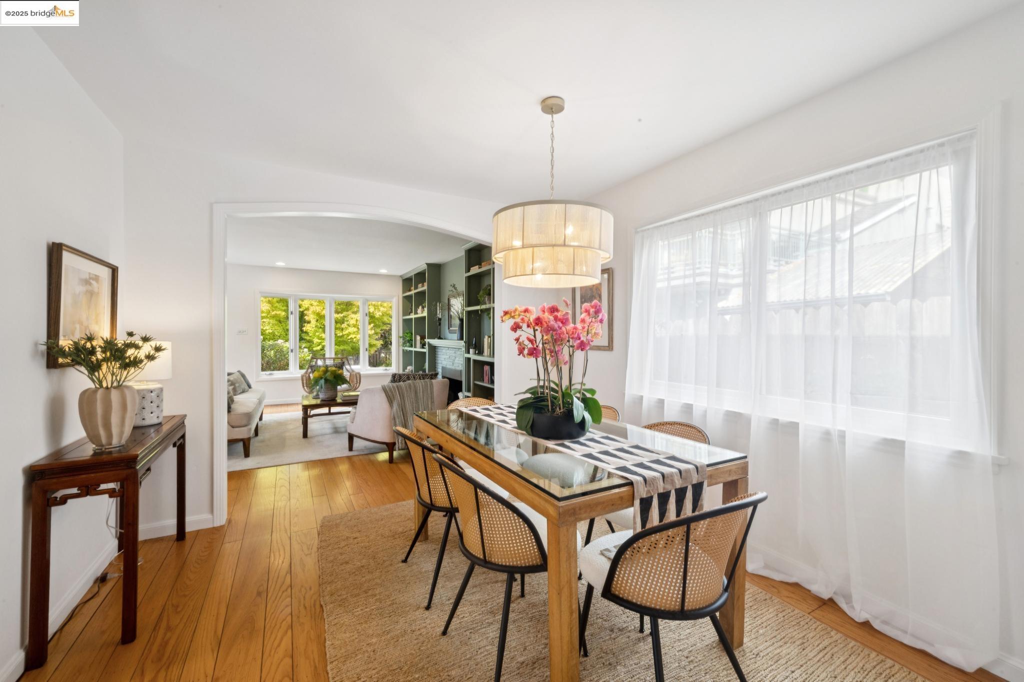 Detail Gallery Image 11 of 47 For 1510 Valley Rd, Kensington,  CA 94707 - 2 Beds | 2 Baths