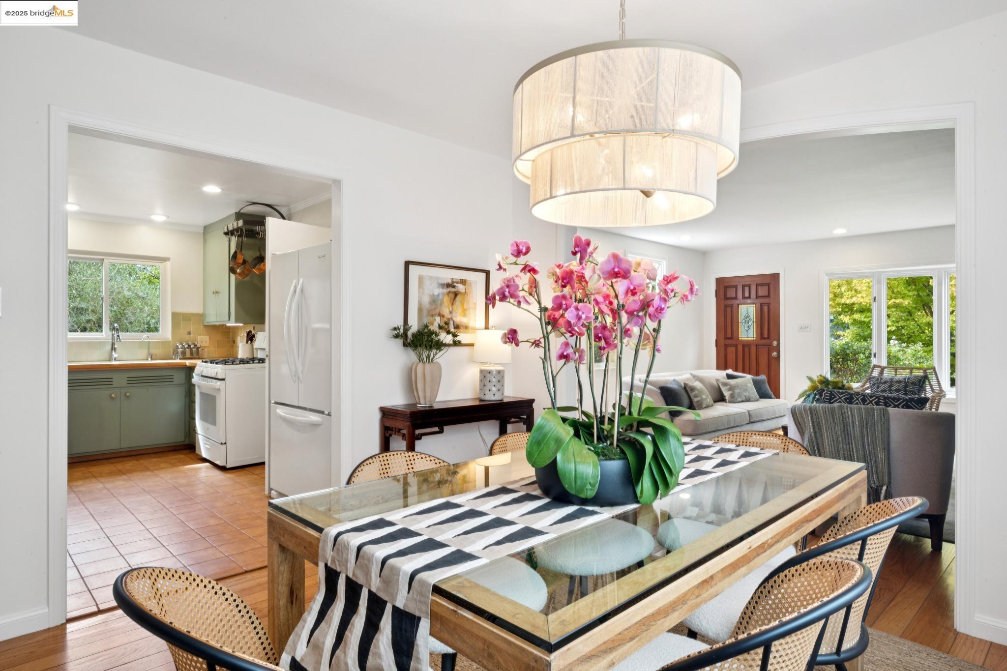 Detail Gallery Image 13 of 47 For 1510 Valley Rd, Kensington,  CA 94707 - 2 Beds | 2 Baths