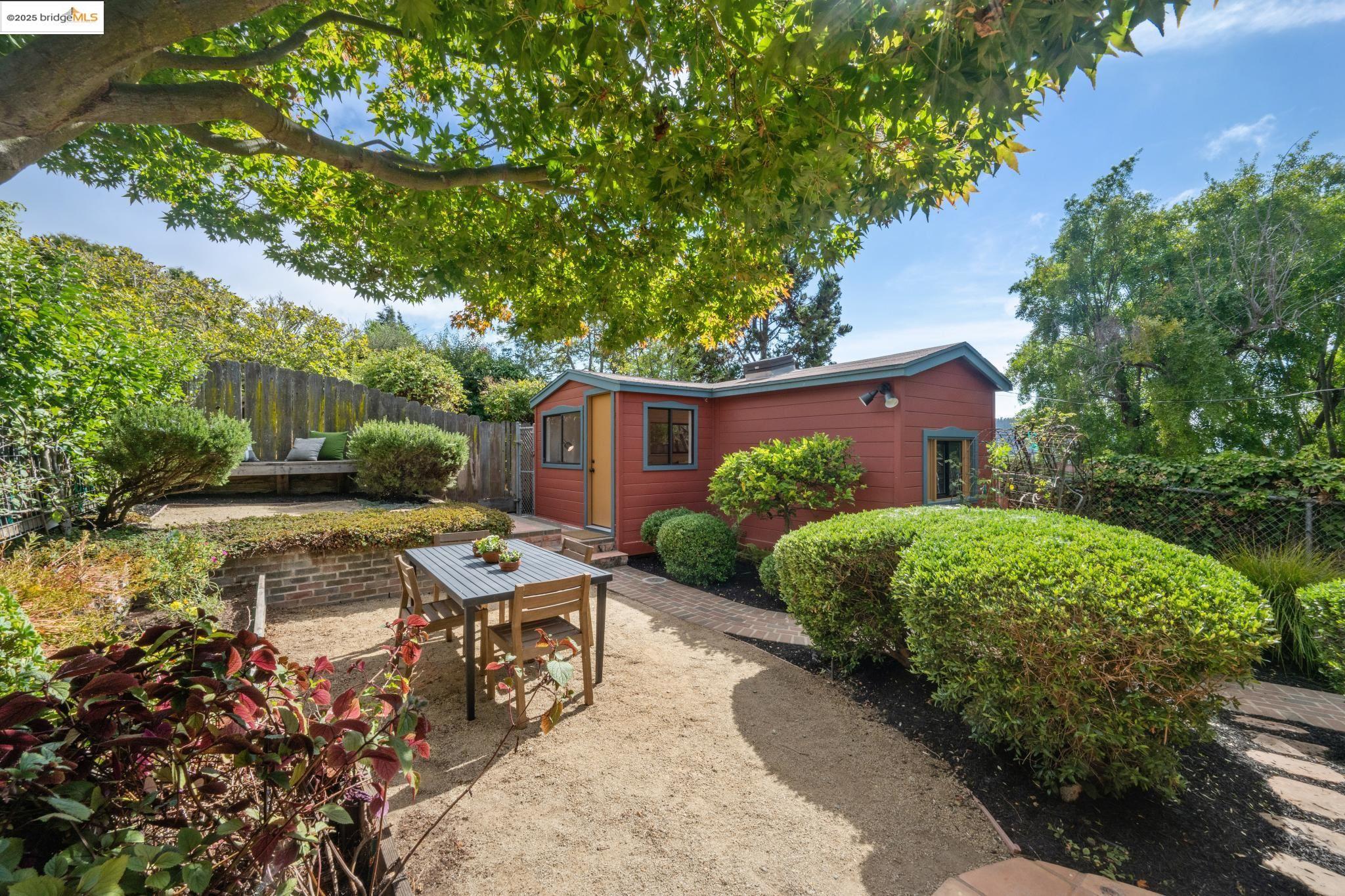 Detail Gallery Image 29 of 47 For 1510 Valley Rd, Kensington,  CA 94707 - 2 Beds | 2 Baths