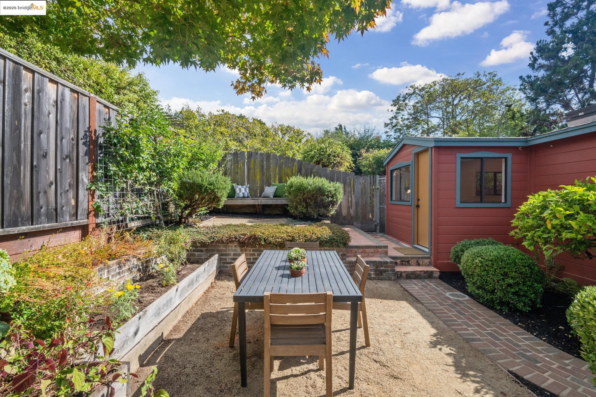 Detail Gallery Image 31 of 47 For 1510 Valley Rd, Kensington,  CA 94707 - 2 Beds | 2 Baths