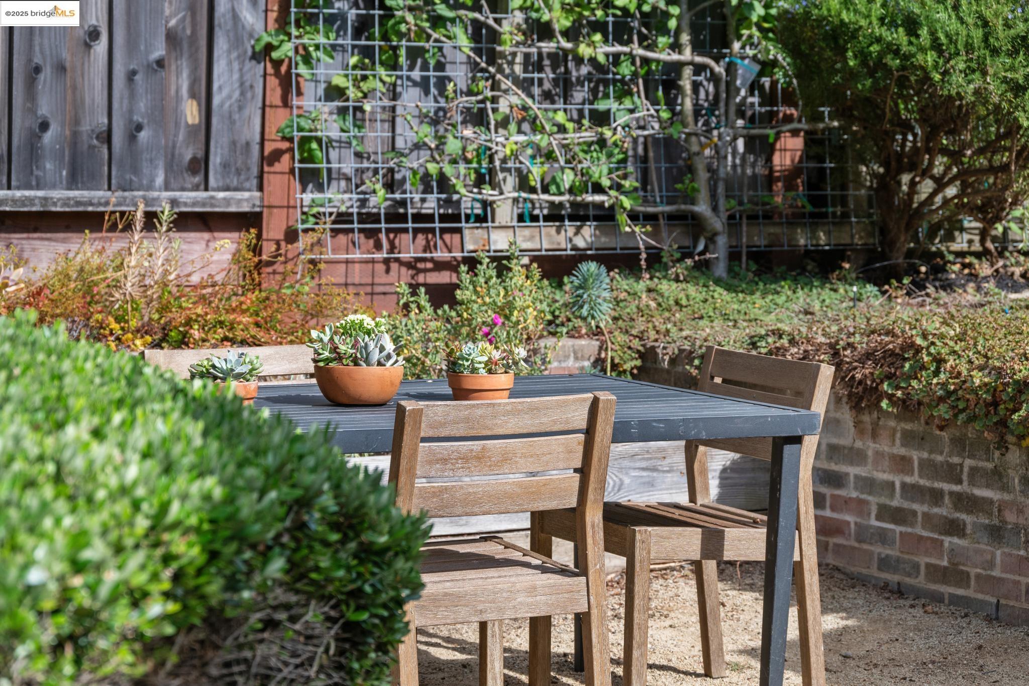 Detail Gallery Image 33 of 47 For 1510 Valley Rd, Kensington,  CA 94707 - 2 Beds | 2 Baths