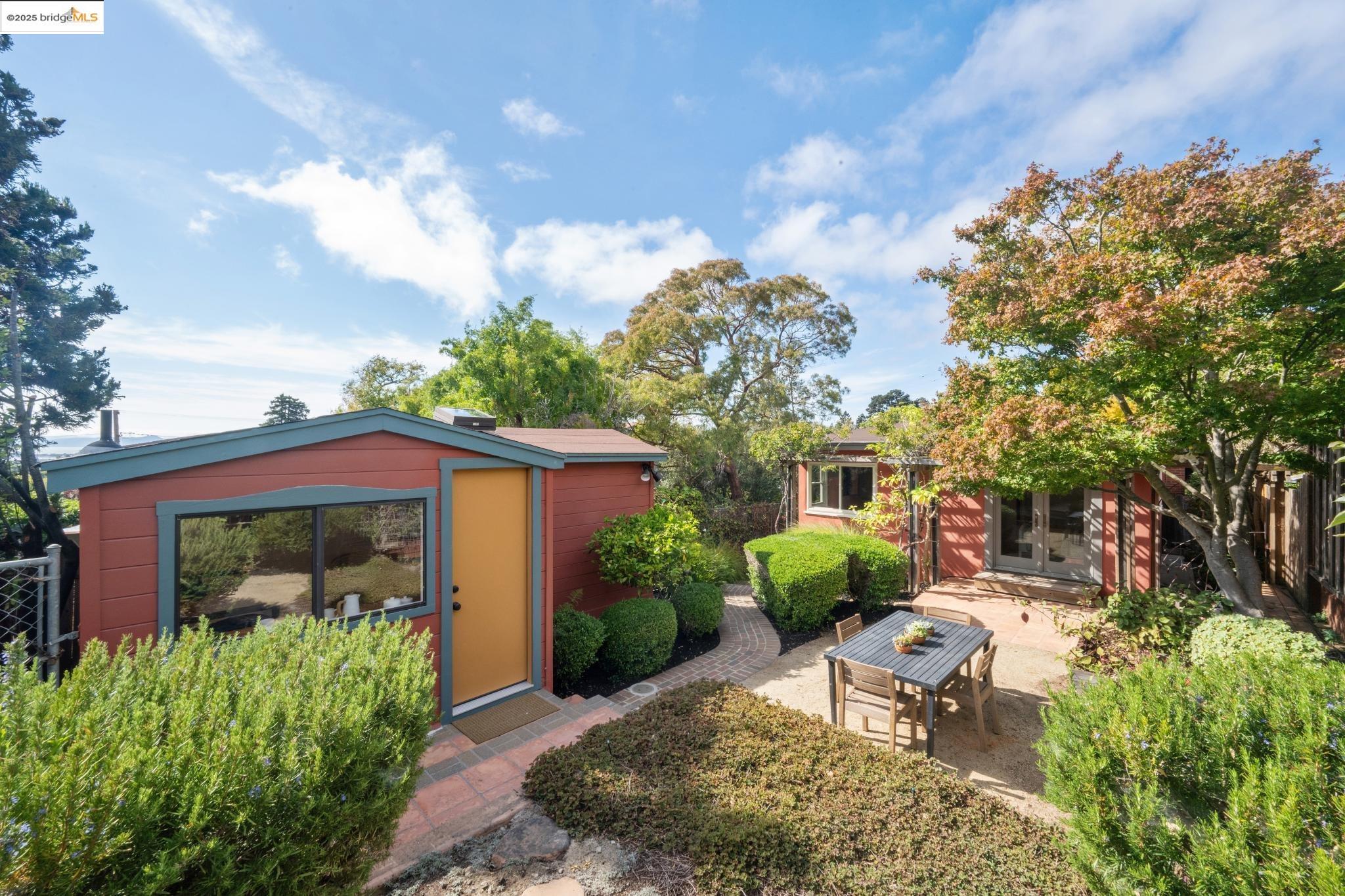 Detail Gallery Image 35 of 47 For 1510 Valley Rd, Kensington,  CA 94707 - 2 Beds | 2 Baths