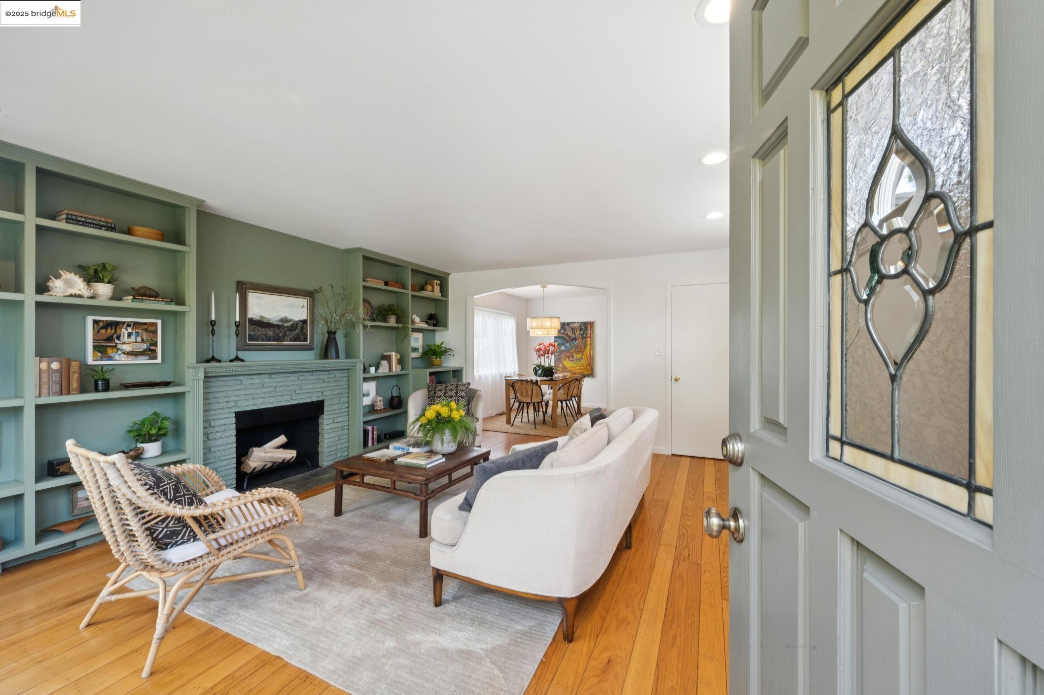 Detail Gallery Image 5 of 47 For 1510 Valley Rd, Kensington,  CA 94707 - 2 Beds | 2 Baths