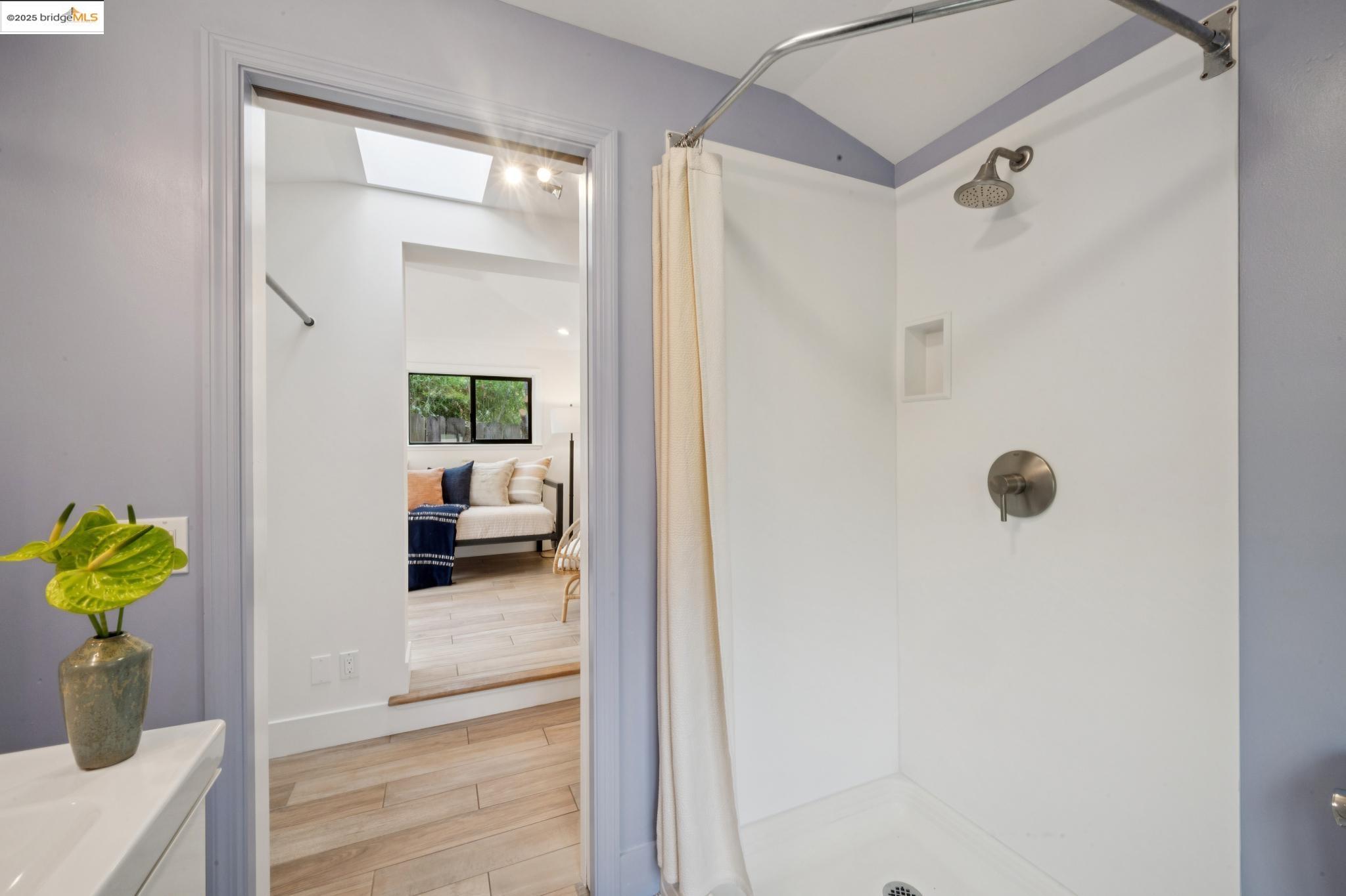 Detail Gallery Image 41 of 47 For 1510 Valley Rd, Kensington,  CA 94707 - 2 Beds | 2 Baths
