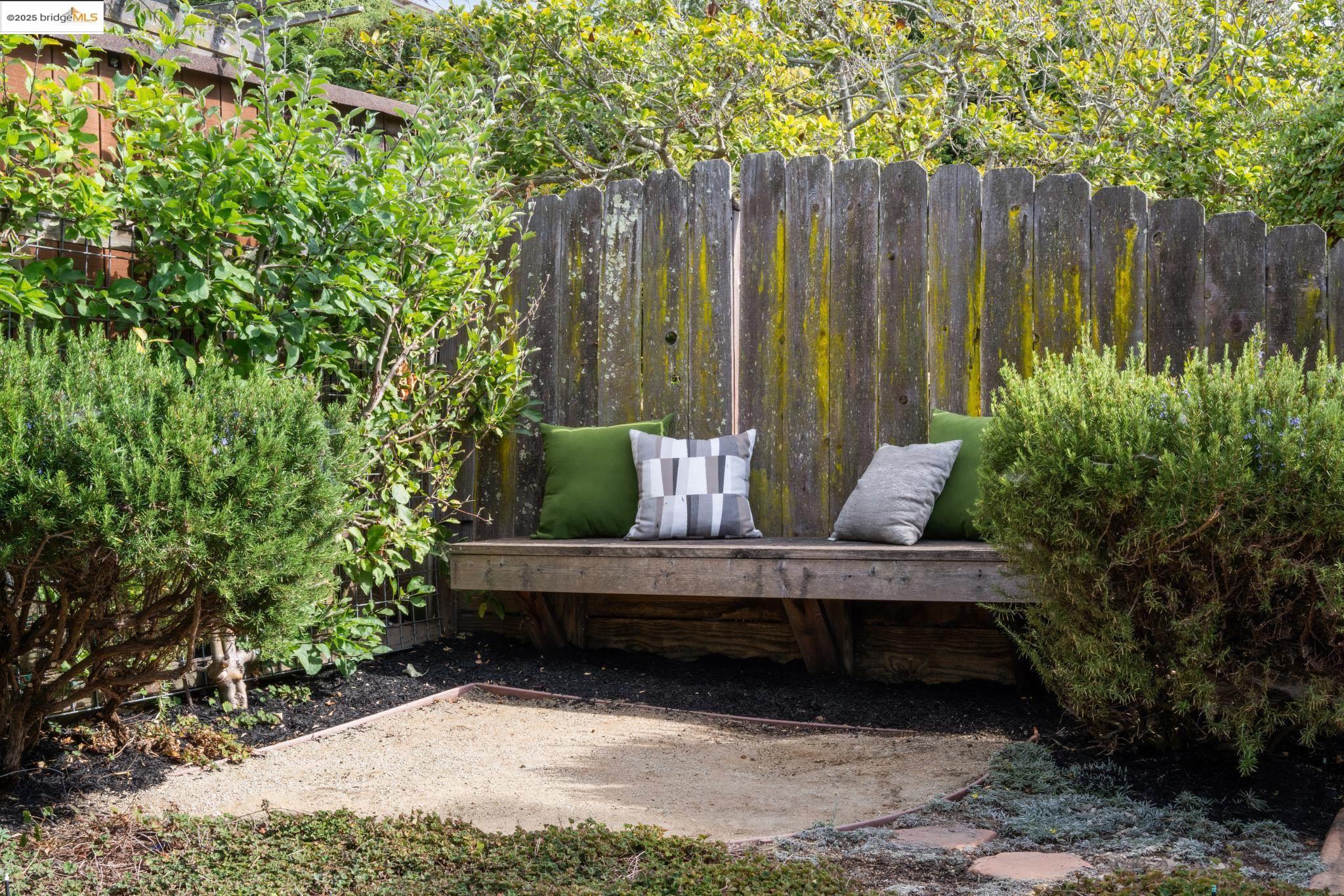 Detail Gallery Image 42 of 47 For 1510 Valley Rd, Kensington,  CA 94707 - 2 Beds | 2 Baths