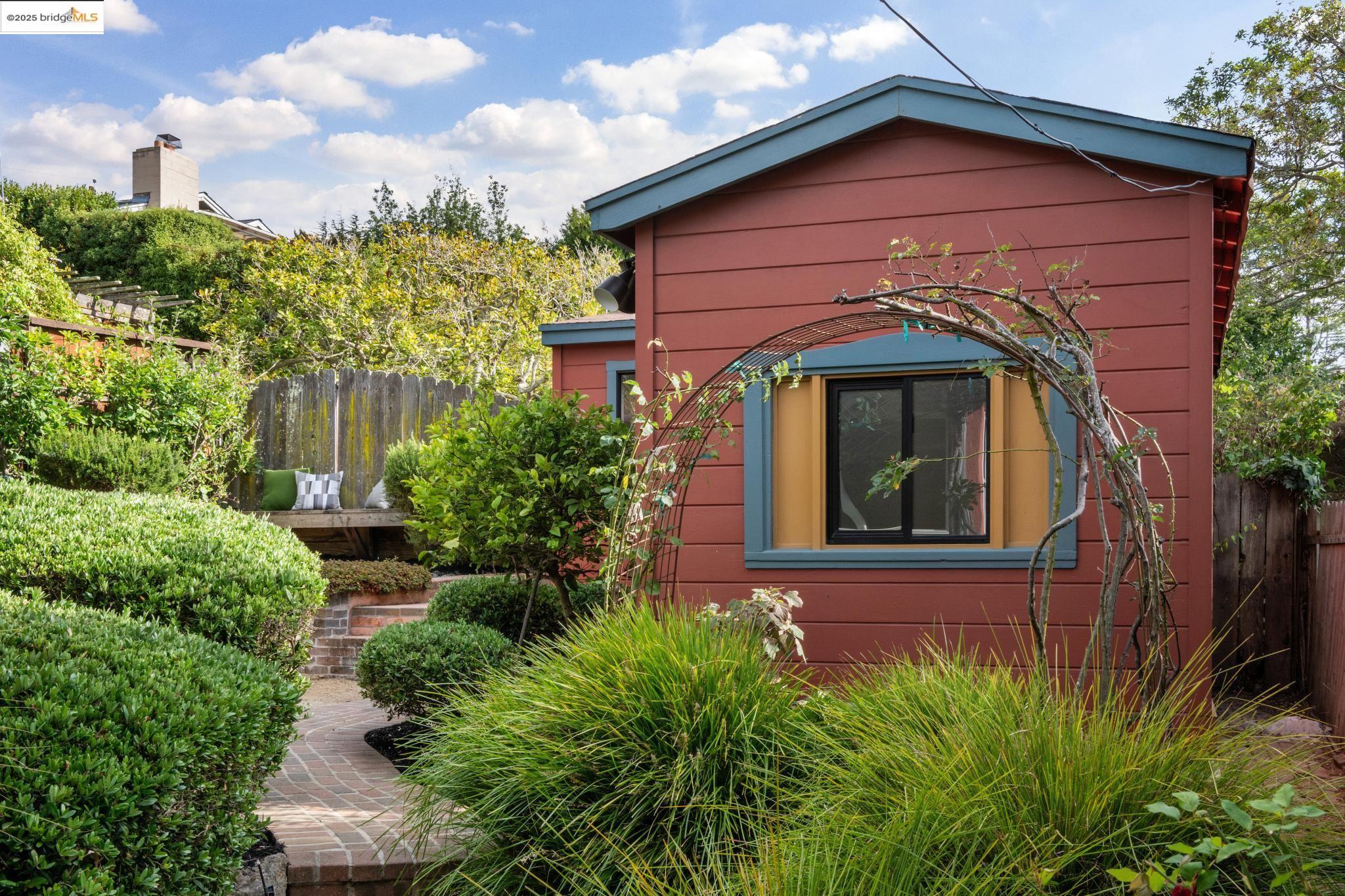 Detail Gallery Image 44 of 47 For 1510 Valley Rd, Kensington,  CA 94707 - 2 Beds | 2 Baths