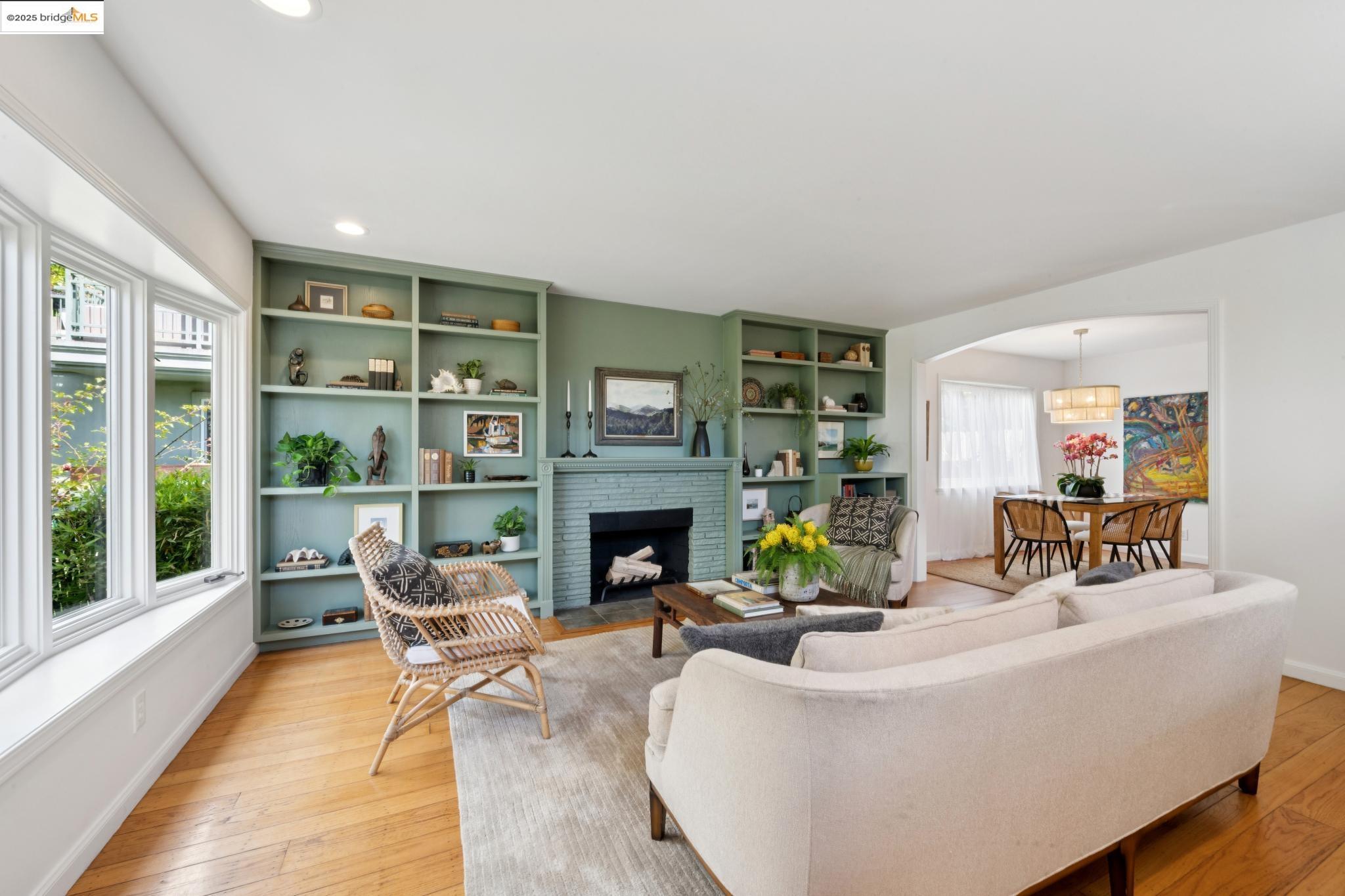 Detail Gallery Image 6 of 47 For 1510 Valley Rd, Kensington,  CA 94707 - 2 Beds | 2 Baths