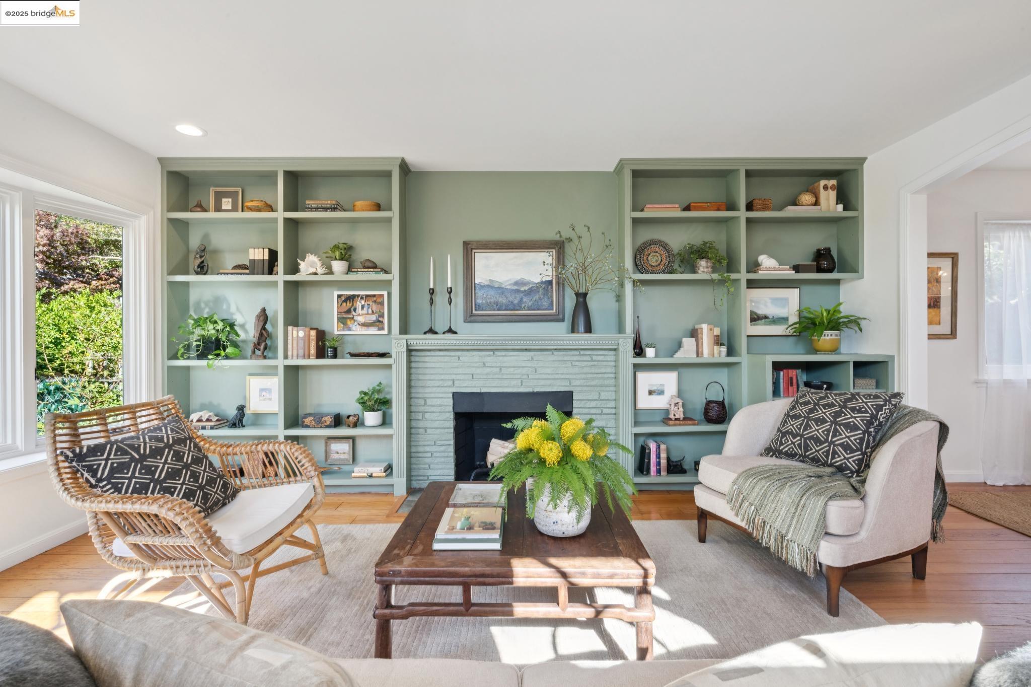 Detail Gallery Image 8 of 47 For 1510 Valley Rd, Kensington,  CA 94707 - 2 Beds | 2 Baths
