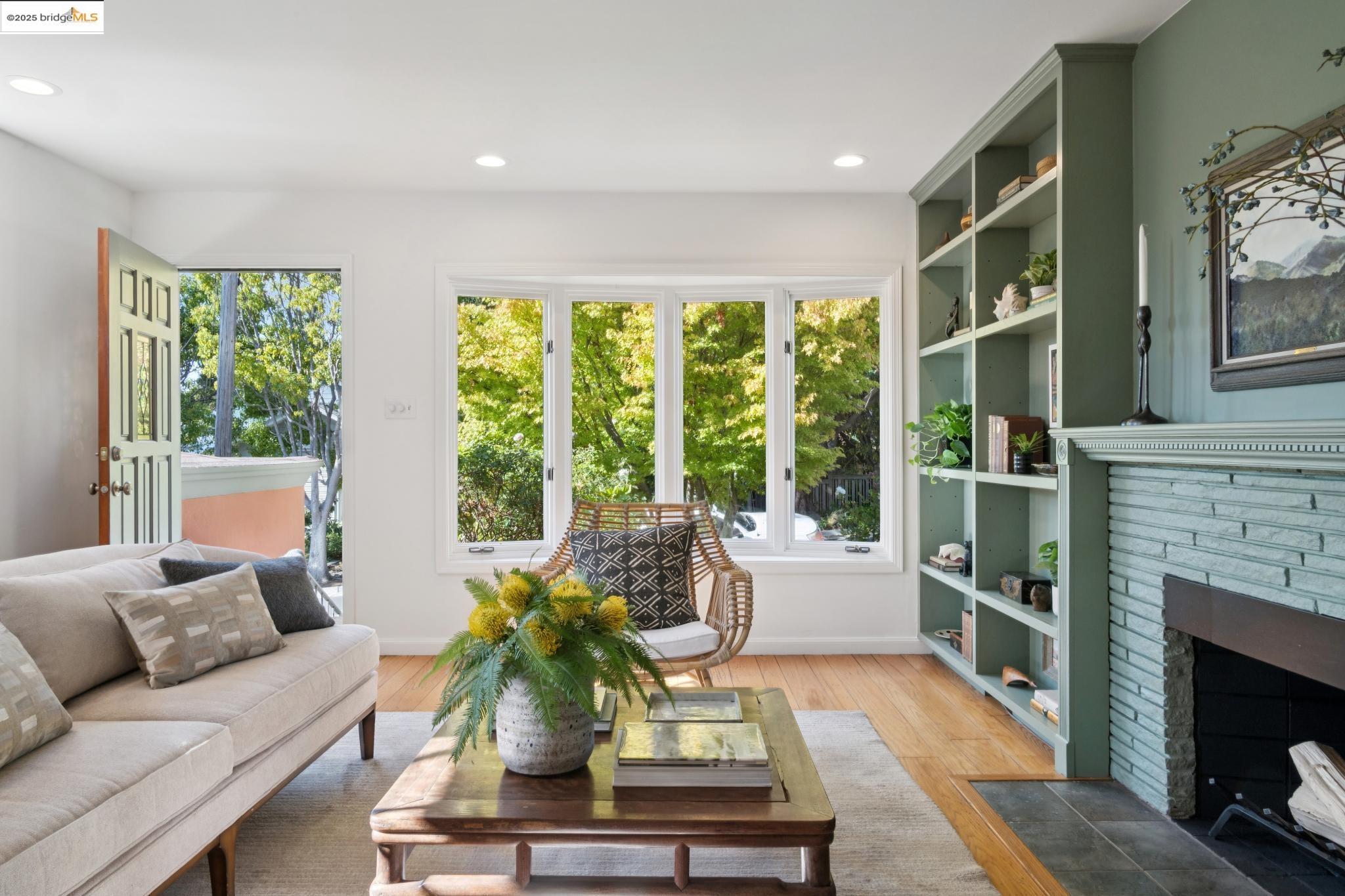 Detail Gallery Image 9 of 47 For 1510 Valley Rd, Kensington,  CA 94707 - 2 Beds | 2 Baths