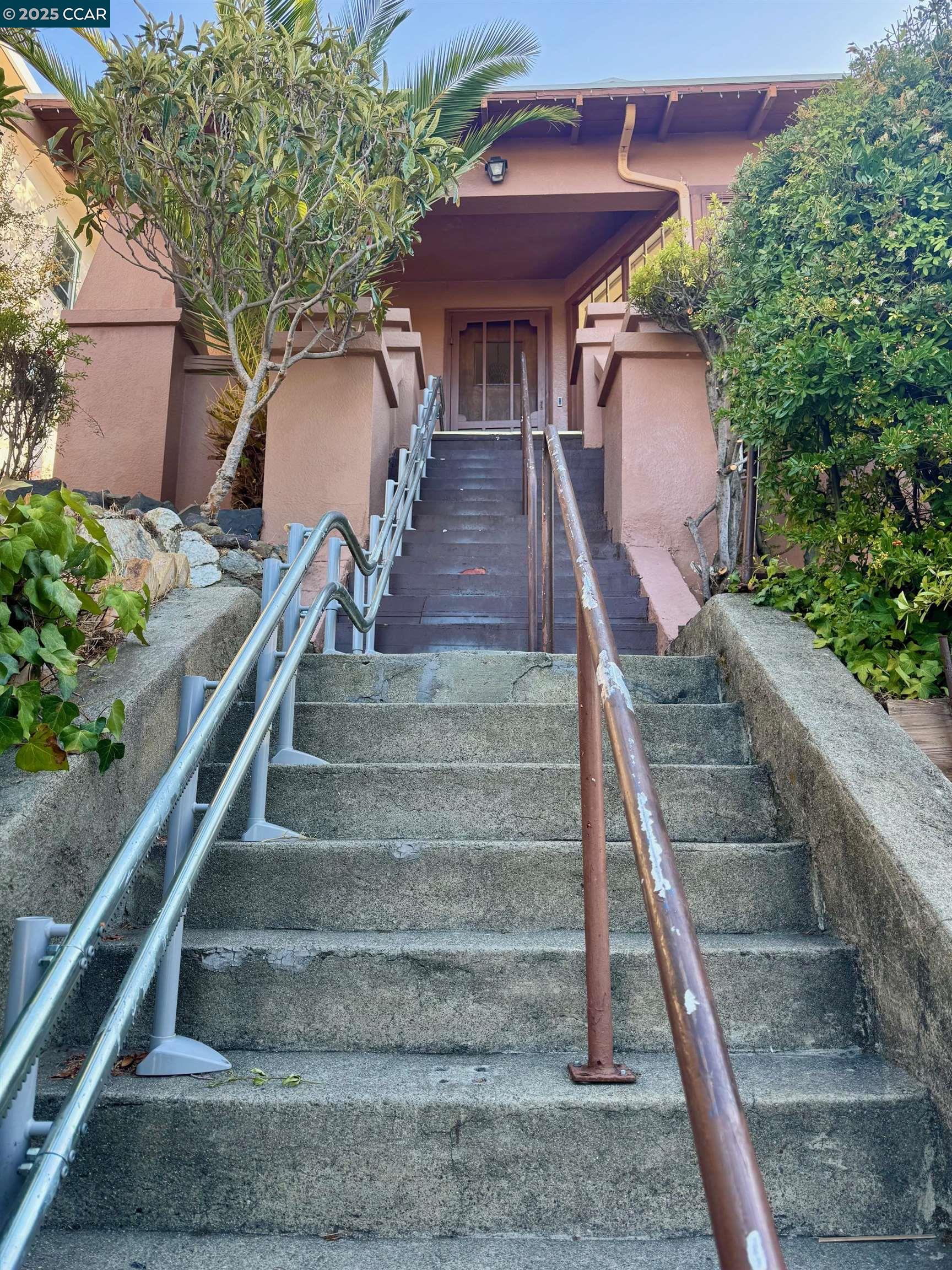 Detail Gallery Image 2 of 25 For 721 Lafayette Street, Martinez,  CA 94553 - 3 Beds | 1/1 Baths