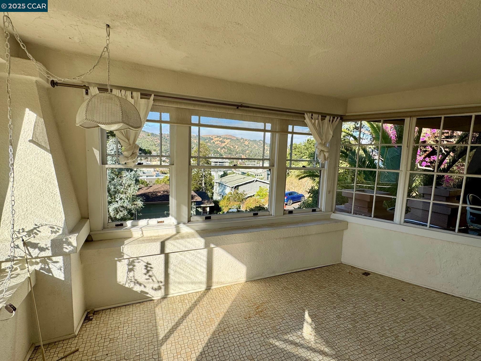 Detail Gallery Image 5 of 25 For 721 Lafayette Street, Martinez,  CA 94553 - 3 Beds | 1/1 Baths