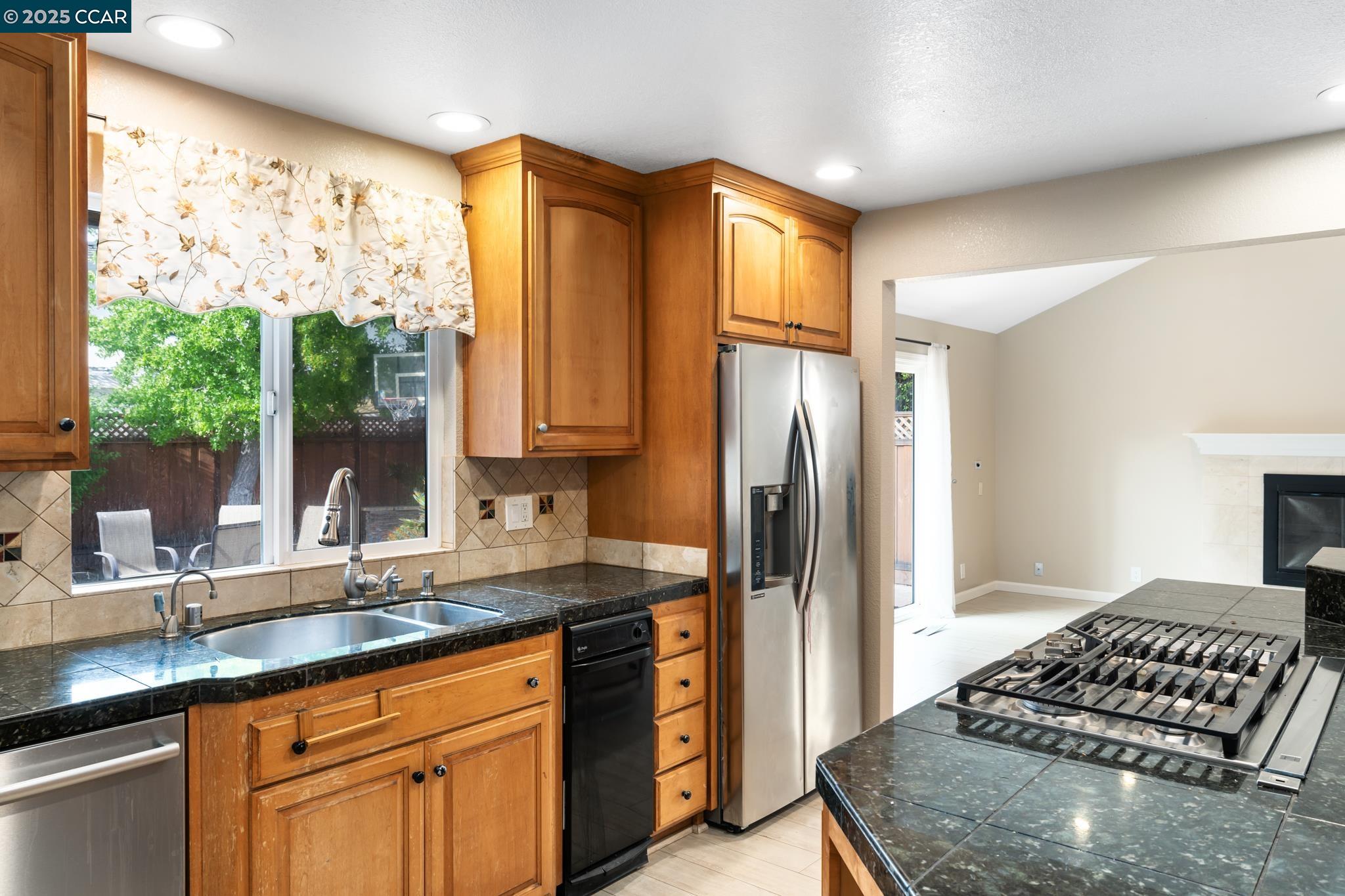 Detail Gallery Image 12 of 35 For 3158 Randick Ct, Pleasanton,  CA 94588-3583 - 4 Beds | 2 Baths