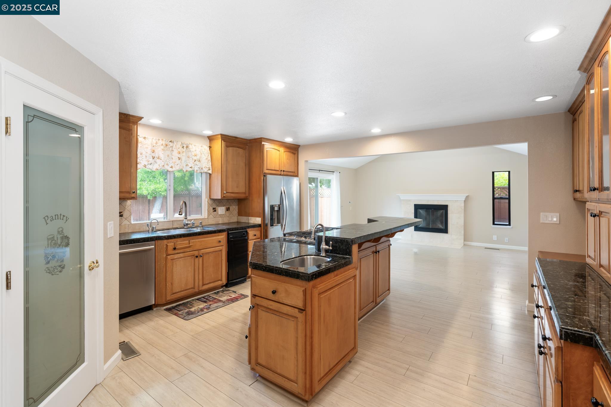 Detail Gallery Image 14 of 35 For 3158 Randick Ct, Pleasanton,  CA 94588-3583 - 4 Beds | 2 Baths