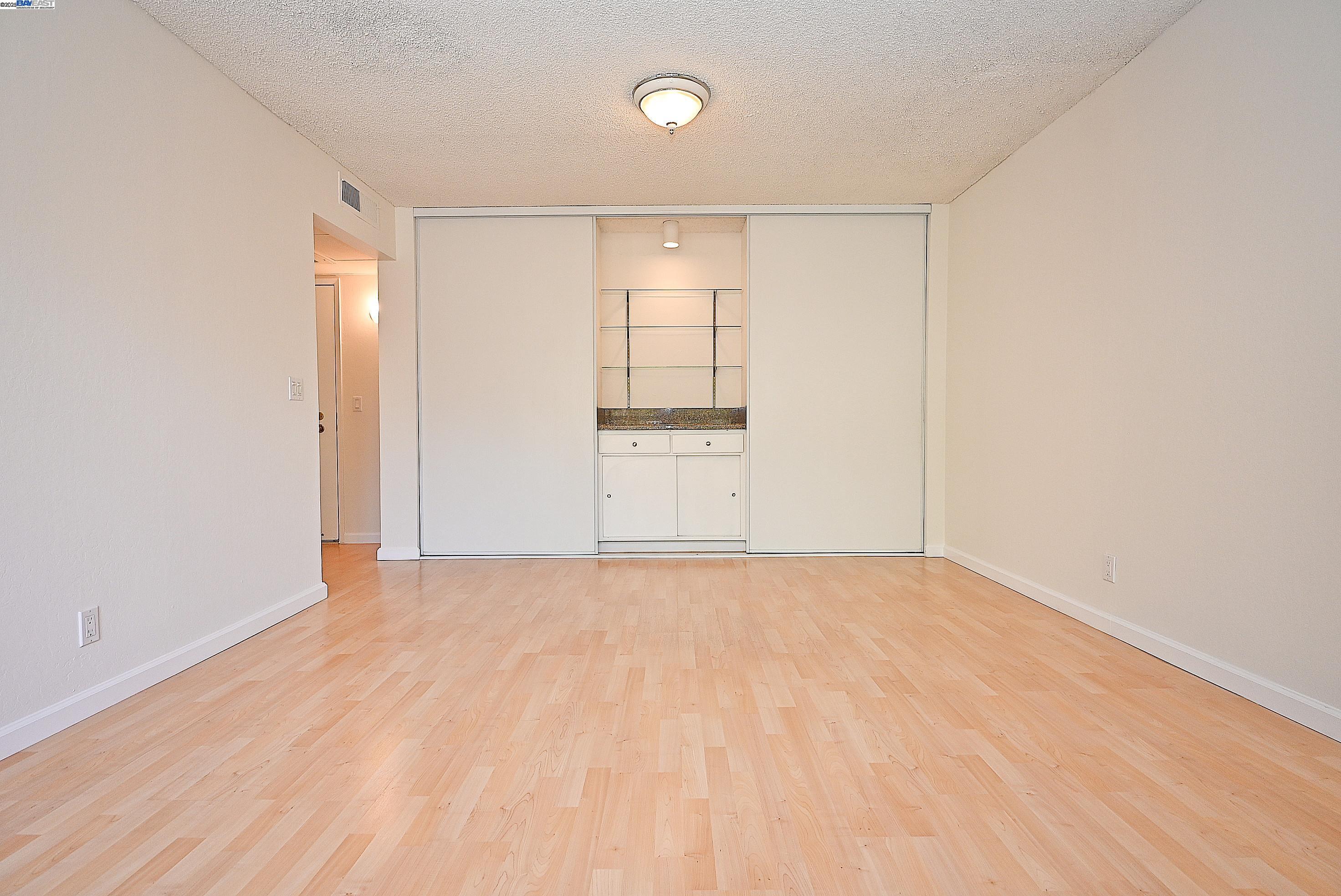 Detail Gallery Image 11 of 37 For 320 N Civic Dr #307,  Walnut Creek,  CA 94596 - 1 Beds | 1 Baths