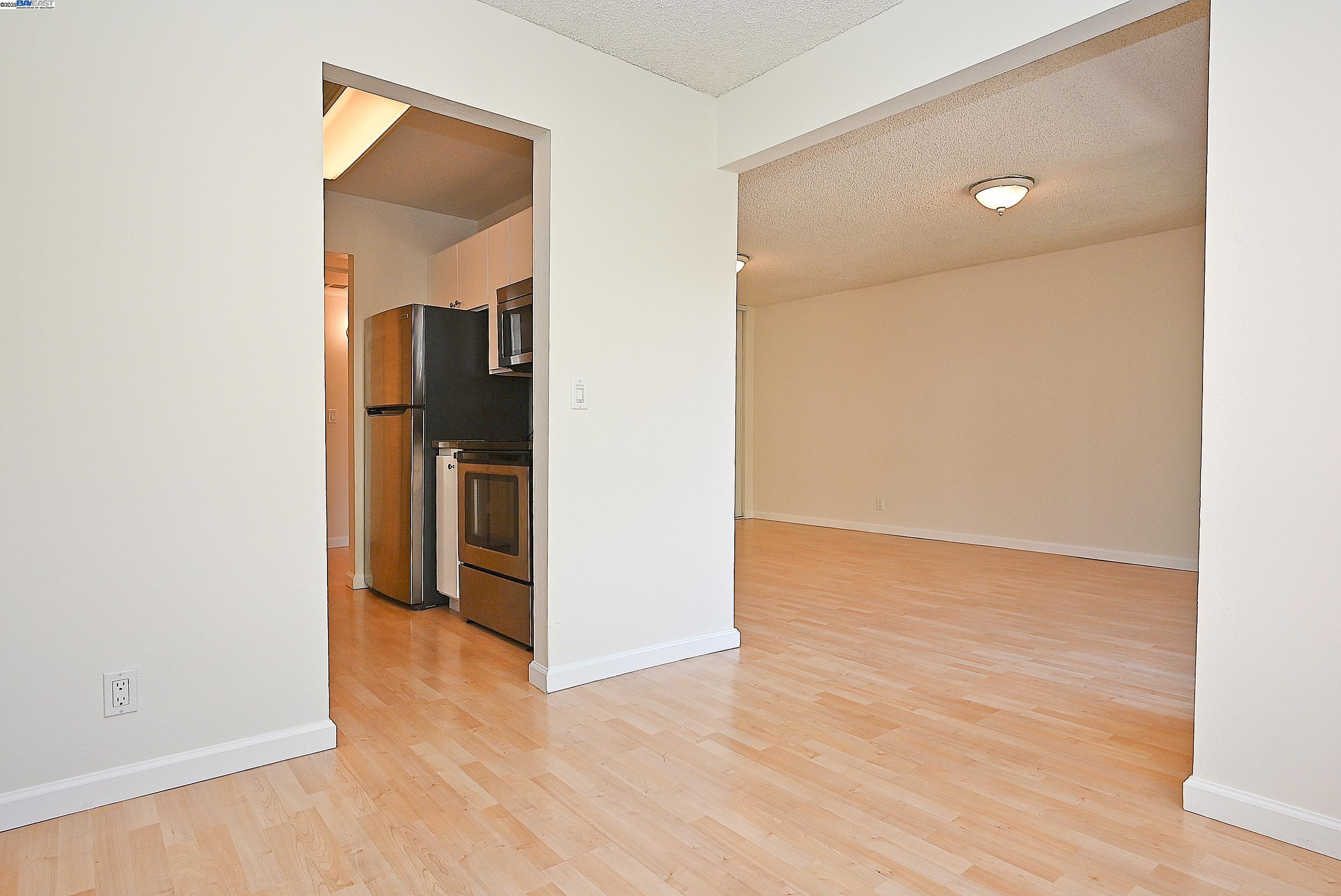 Detail Gallery Image 6 of 37 For 320 N Civic Dr #307,  Walnut Creek,  CA 94596 - 1 Beds | 1 Baths