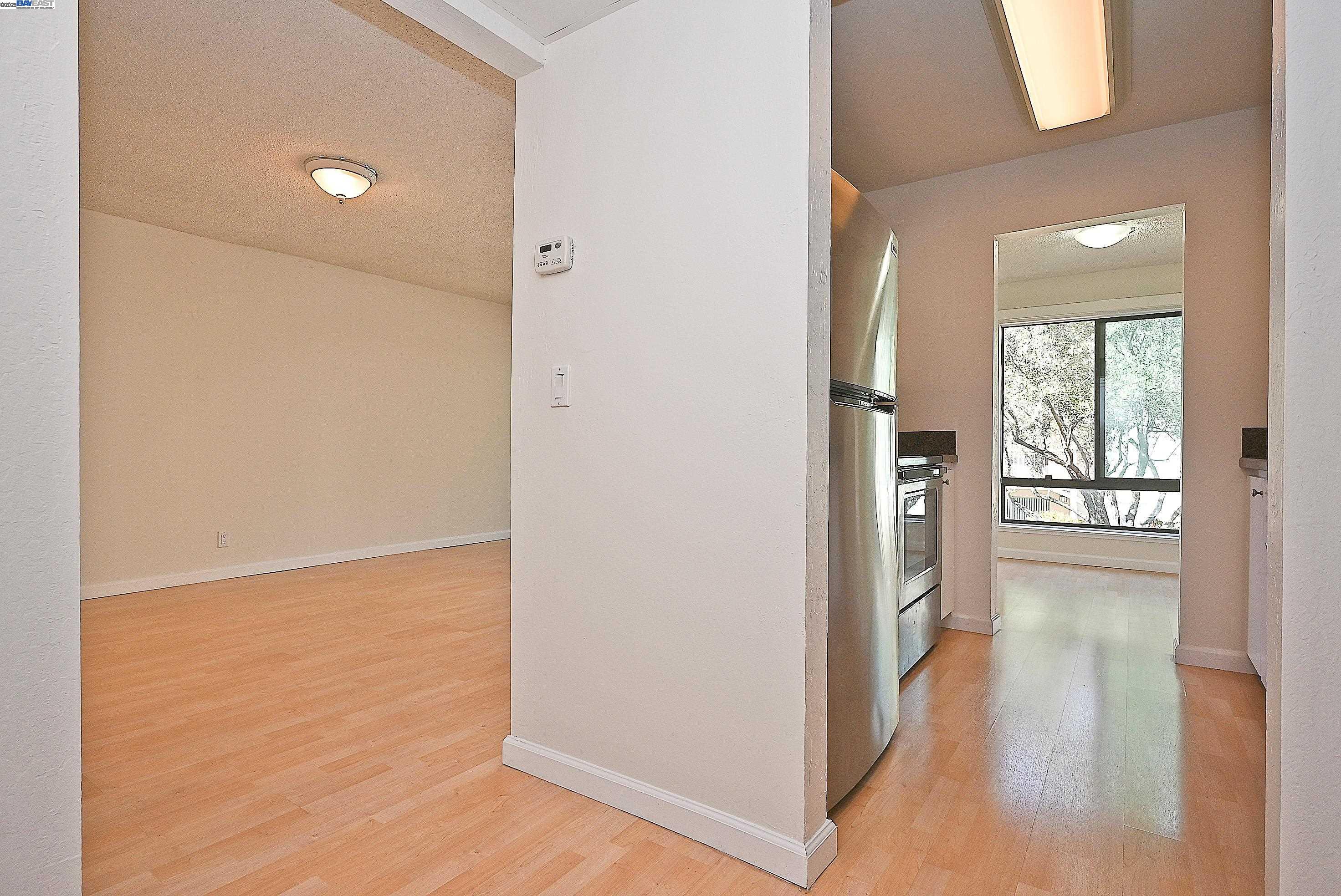 Detail Gallery Image 9 of 37 For 320 N Civic Dr #307,  Walnut Creek,  CA 94596 - 1 Beds | 1 Baths