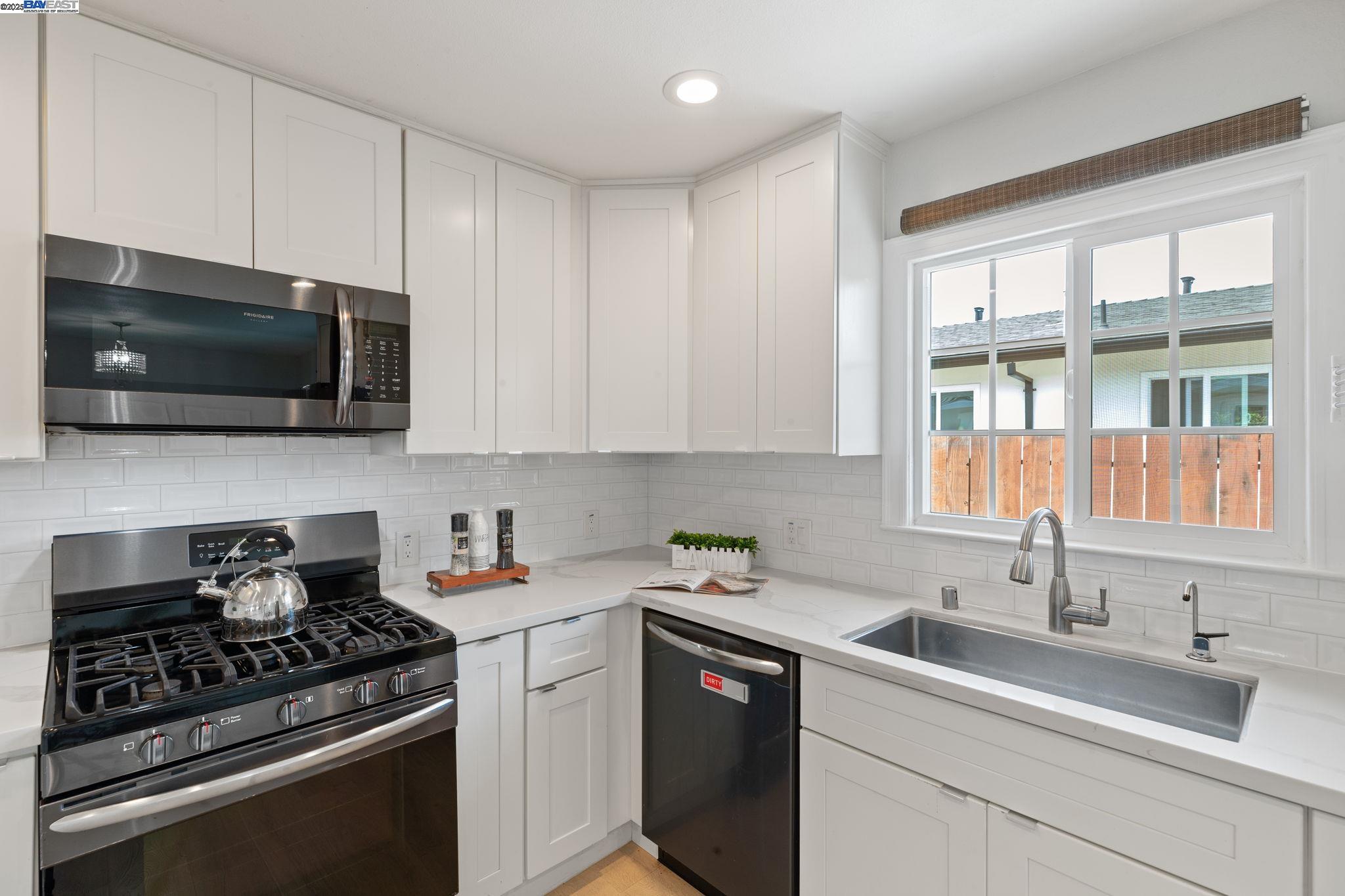 Detail Gallery Image 14 of 48 For 36523 Cherry St, Newark,  CA 94560 - 3 Beds | 2 Baths