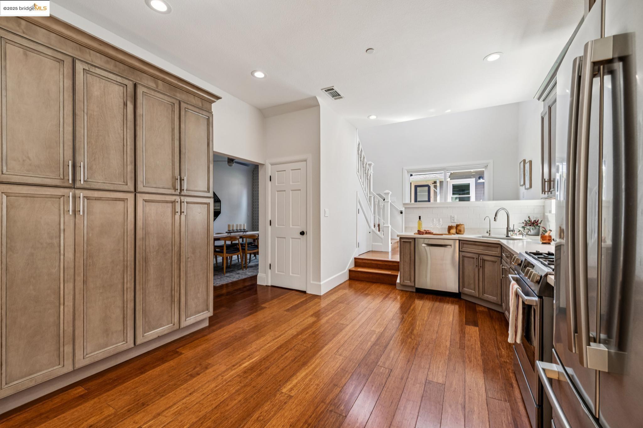Detail Gallery Image 14 of 57 For 625 Stannage Ave, Albany,  CA 94706 - 5 Beds | 3/1 Baths
